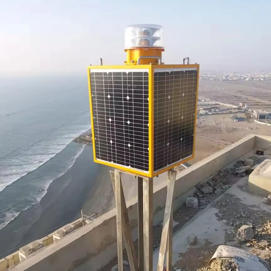 Beacon light solar aviation cooling towers and skyscraper GPS sync & built-in photocell white medium intensity obstruction light