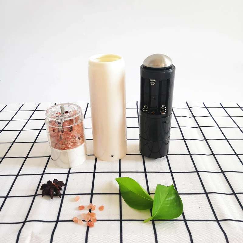 Электрическая мельница для соли и перца в пластиковом корпусе