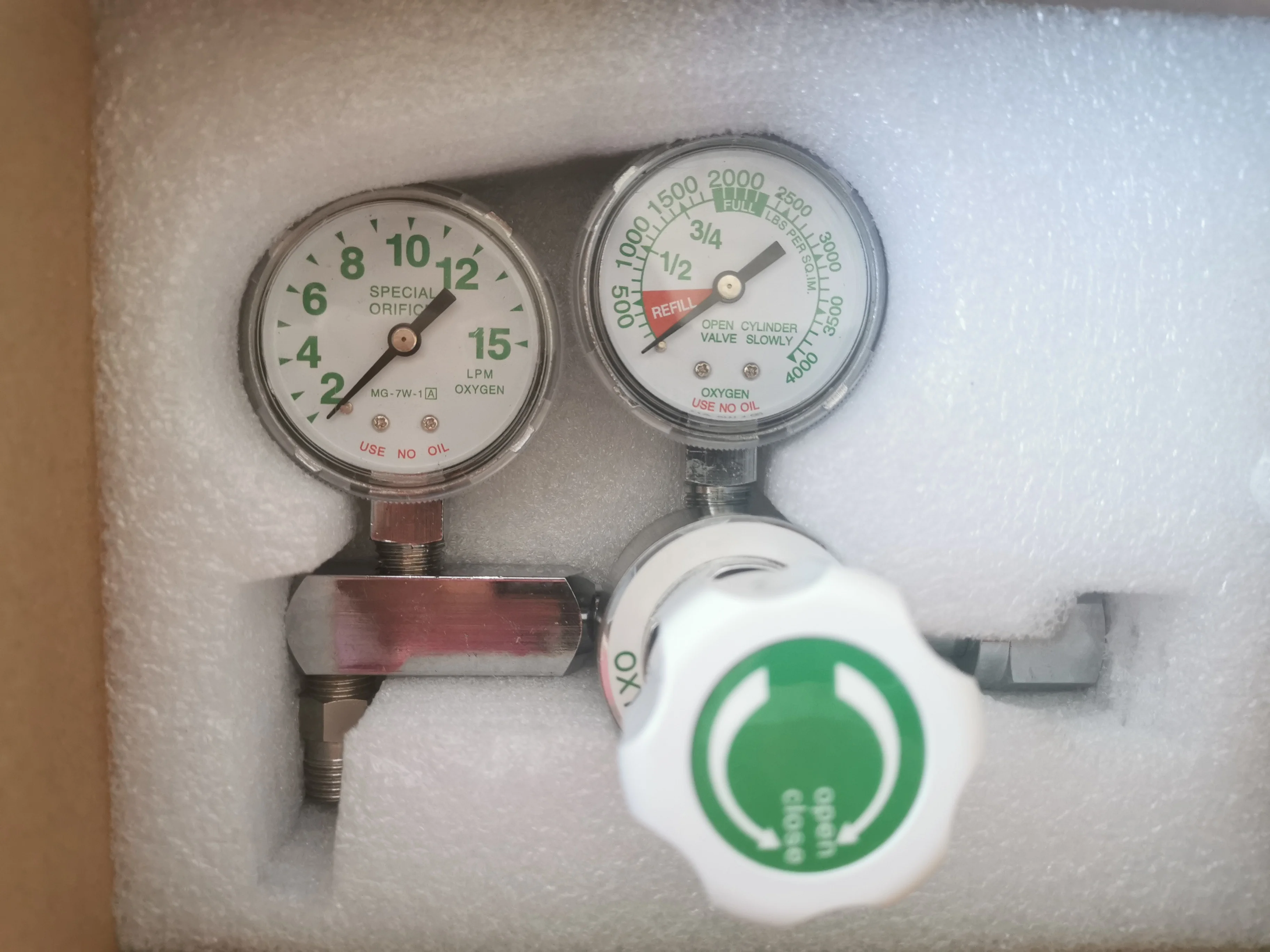 Double Gauge Regulator Oxygen Medical 10m3 Oxygen Regulator With Flow Meter