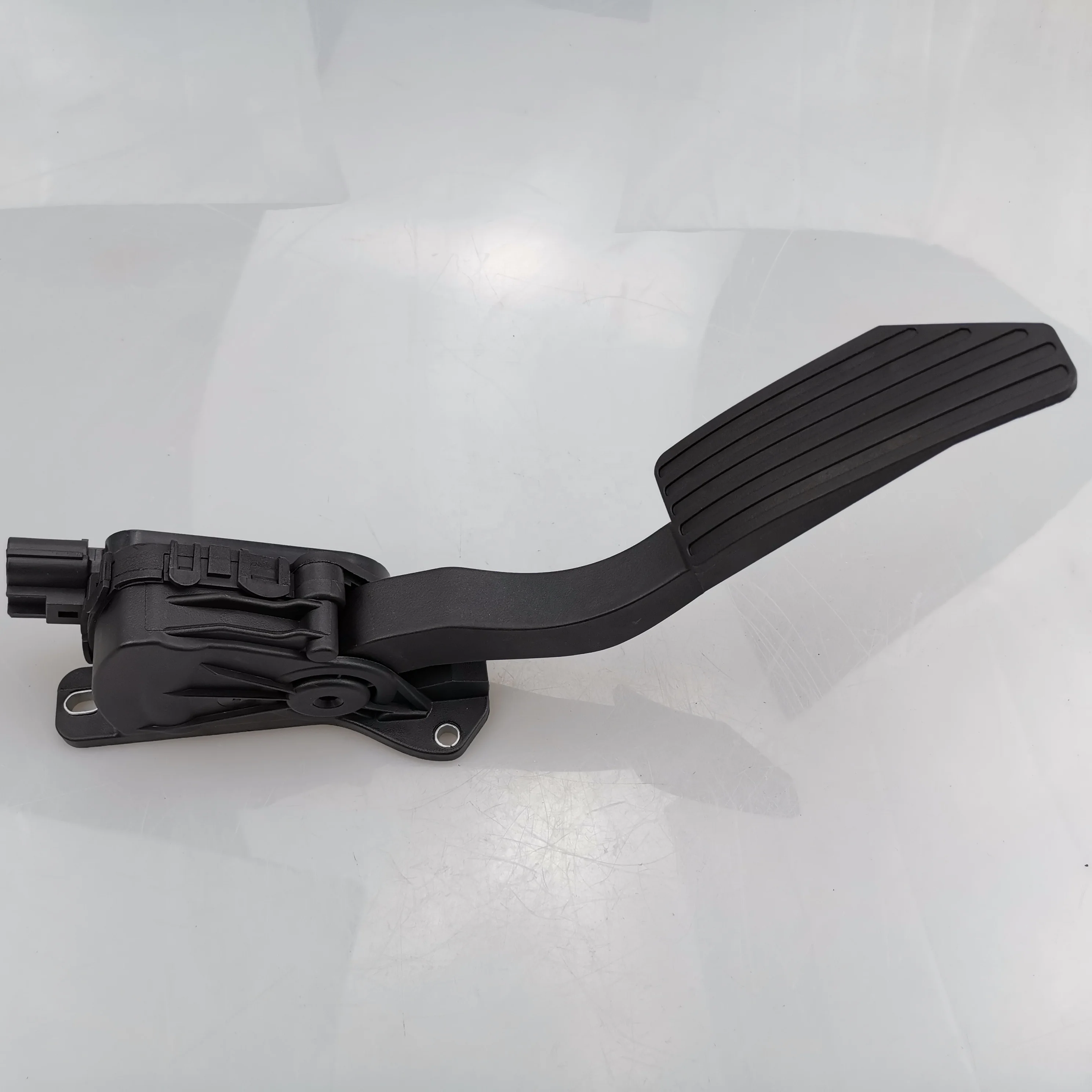 SAIC MAXUS T60 Electronic accelerator pedal C00047850