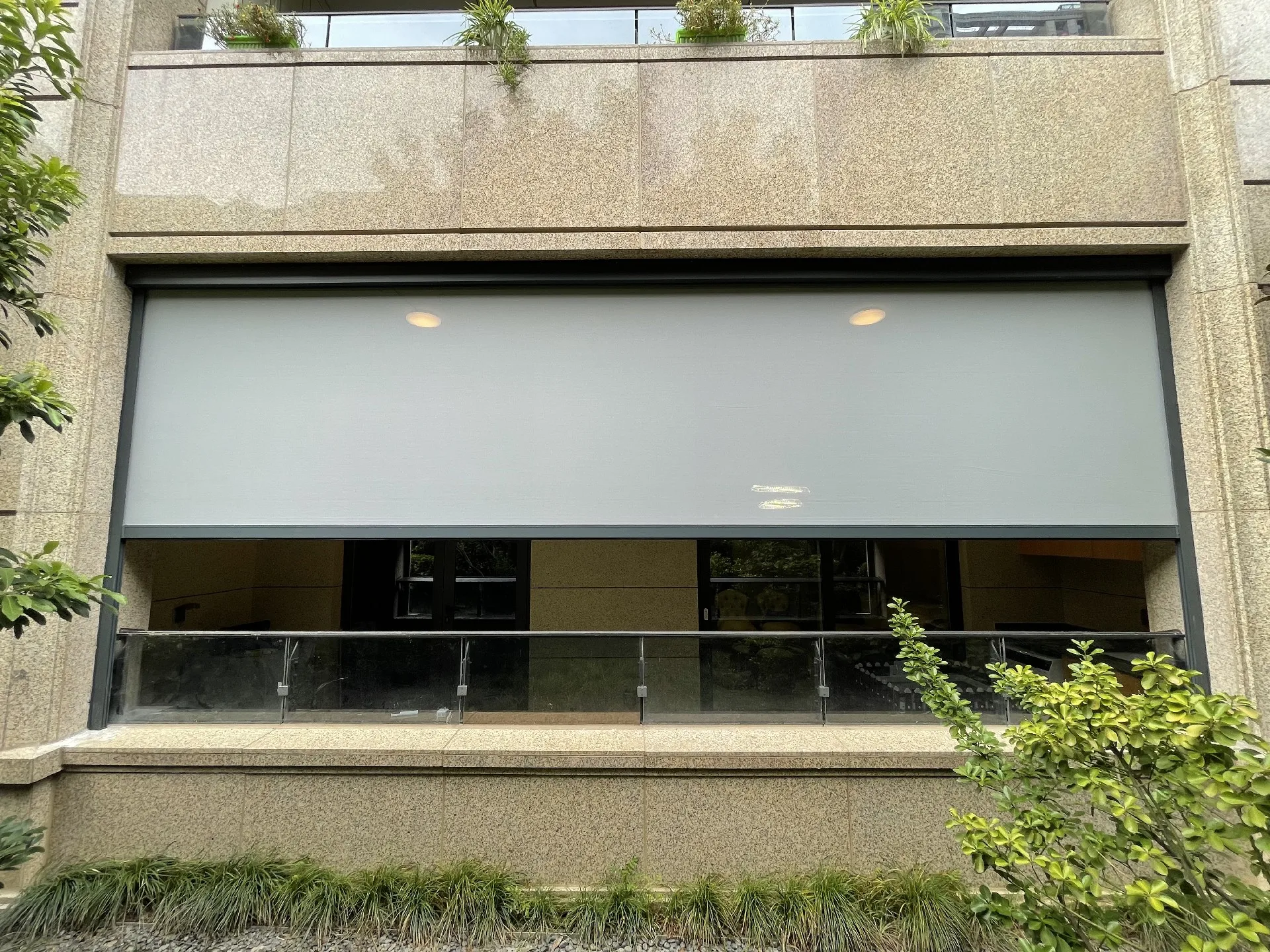 Customised Motor Wind Proof Roller Blind Outdoor Motorized Zip Track Roller Blind