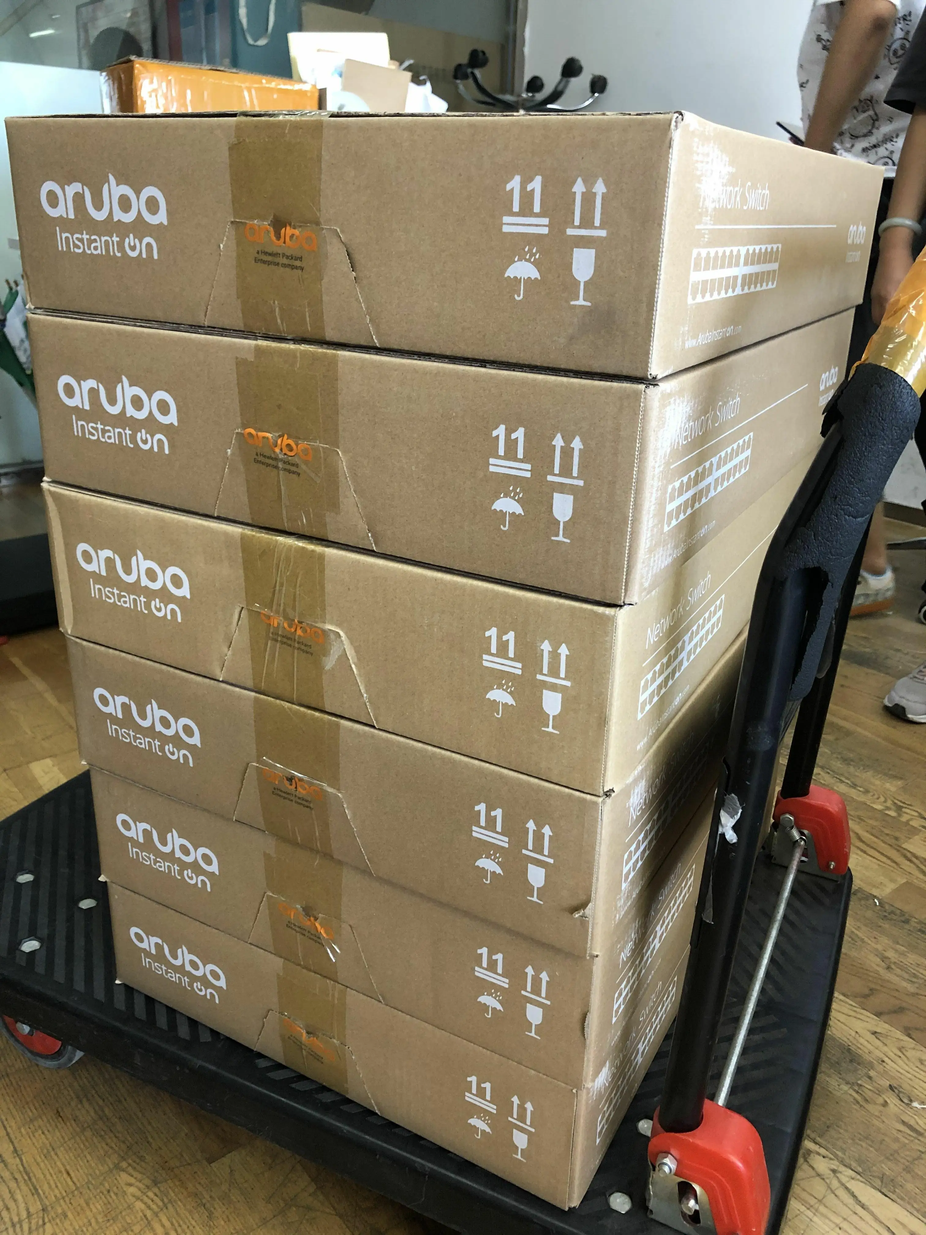 Aruba JL685A Instant на 1930 48G 4SFP/SFP
