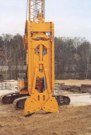 Underground slurry walls hydraulic grabs