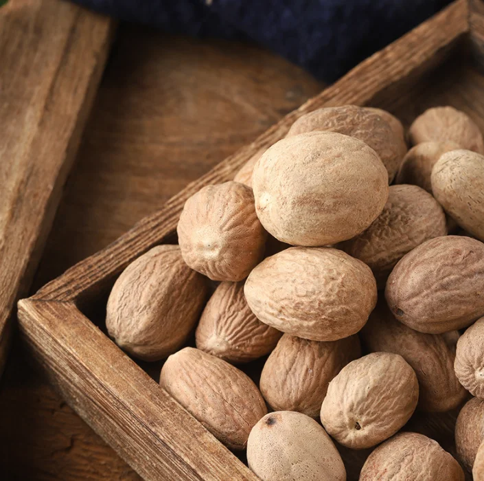 Wholesale factory price dried nutmeg spice premium quality huskless/cardamom whole nutmeg