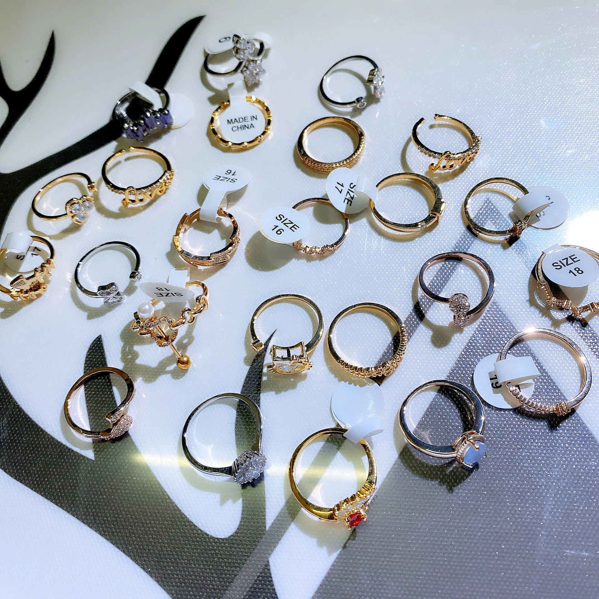 Ins Korean Mix Design Luxury Bling Rhinestone Crystal Engagement Rings Gold Silver Plated Iced Out CZ Nail Band Ring Jewelry