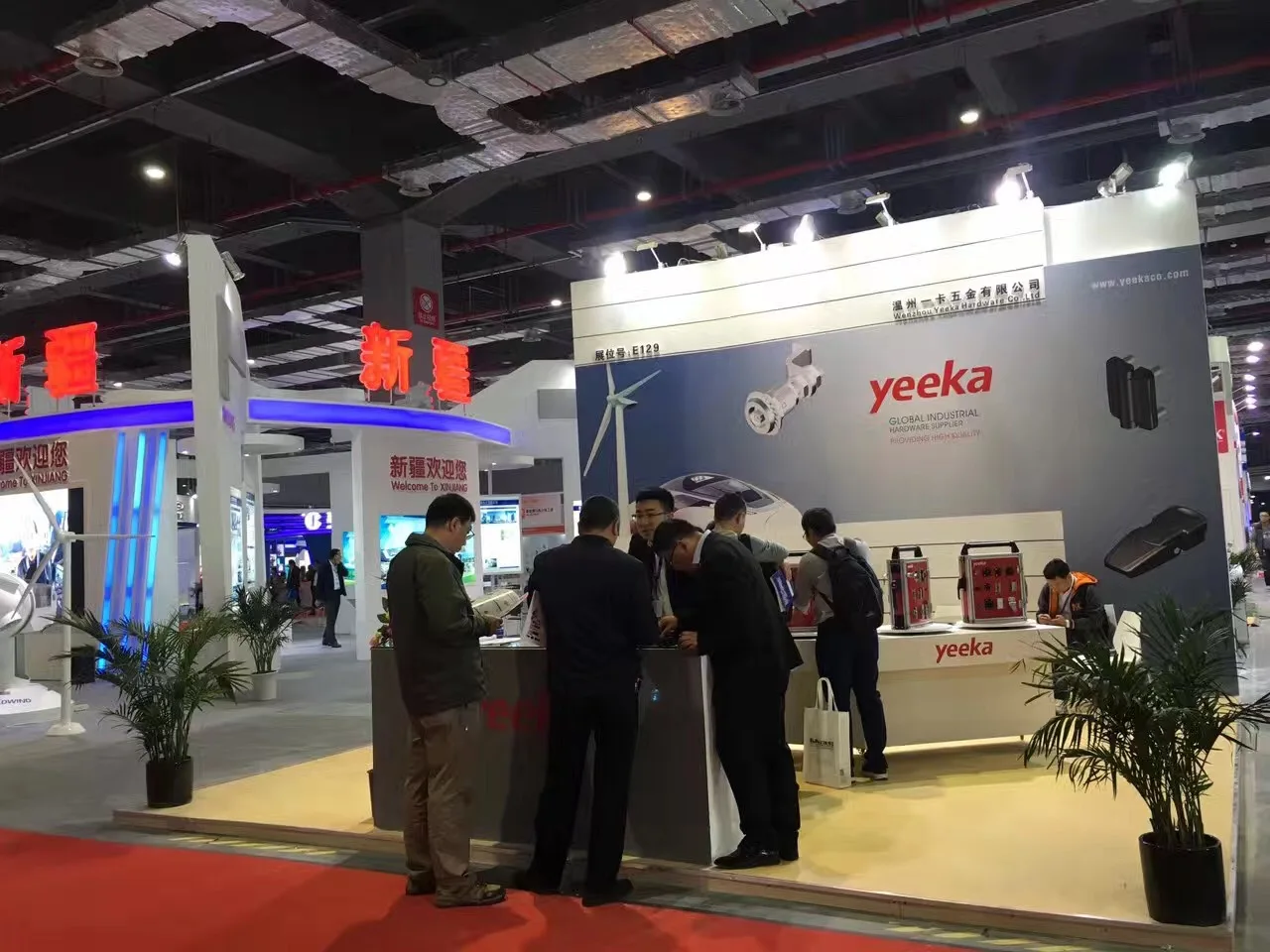 YEEKA hardware PA black bearing steel screw-on asymmetric torque hinges,position hinge