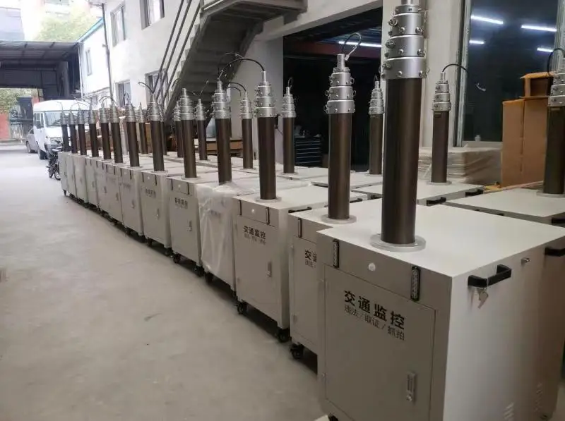 Trailer-mounted mobile solar light tower for construction site lighting