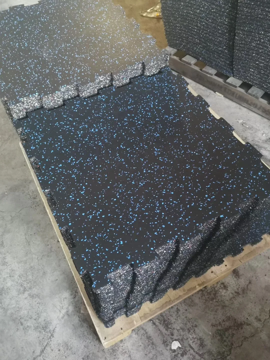 Противоскользящий напольный коврик покрытие для балкона черный Epdm тренажерный зал резиновая напольная плитка