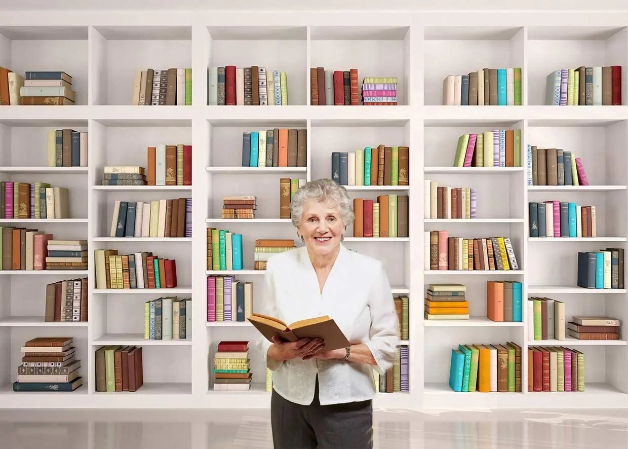 Книжная полка книжный шкаф библиотека Офис фон для хорошей видеоконференции Ретро фон для вечеринки книги