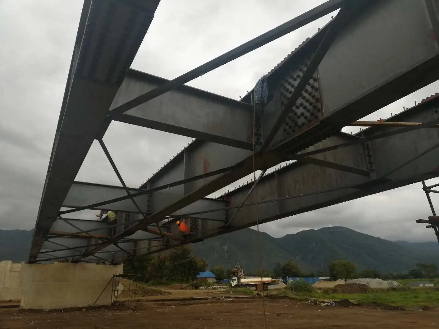 Customized Modern design steel structural bridge construction pedestrian structure building bridge