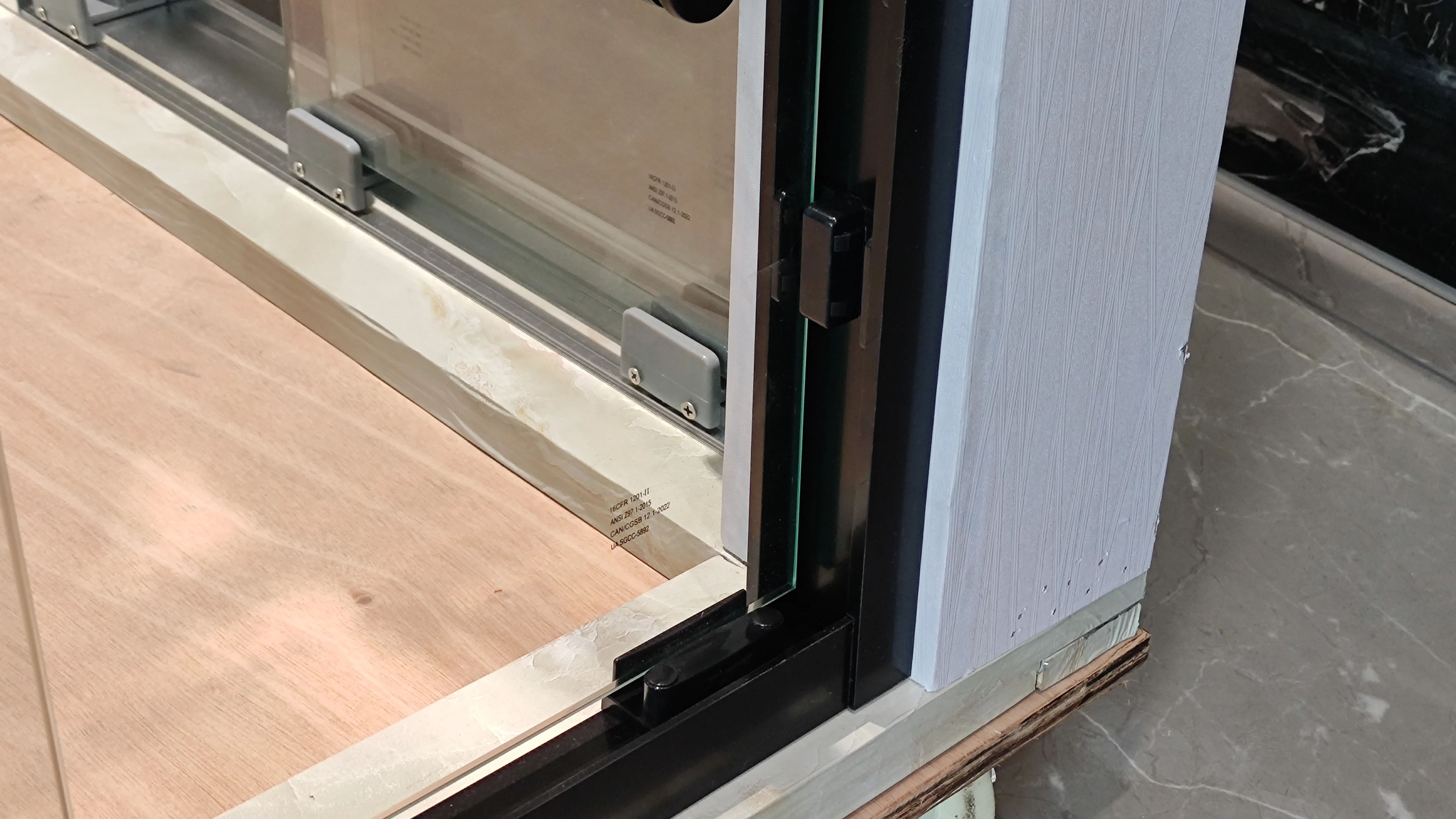 Factory Direct Aluminum Matte Black Shower Room Sliding Framed Tempered Glass Shower Door