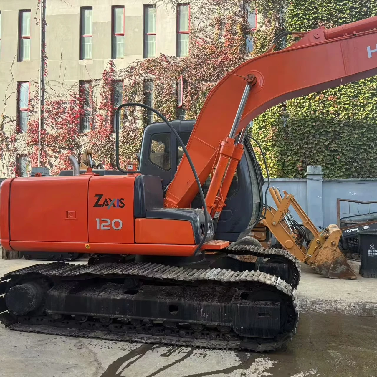 Used excavator Hitachi zX120-6 Crawler excavators Japan ex120-5 ex120-2 -3 sarawak construction machinery for sale zx70 zx60