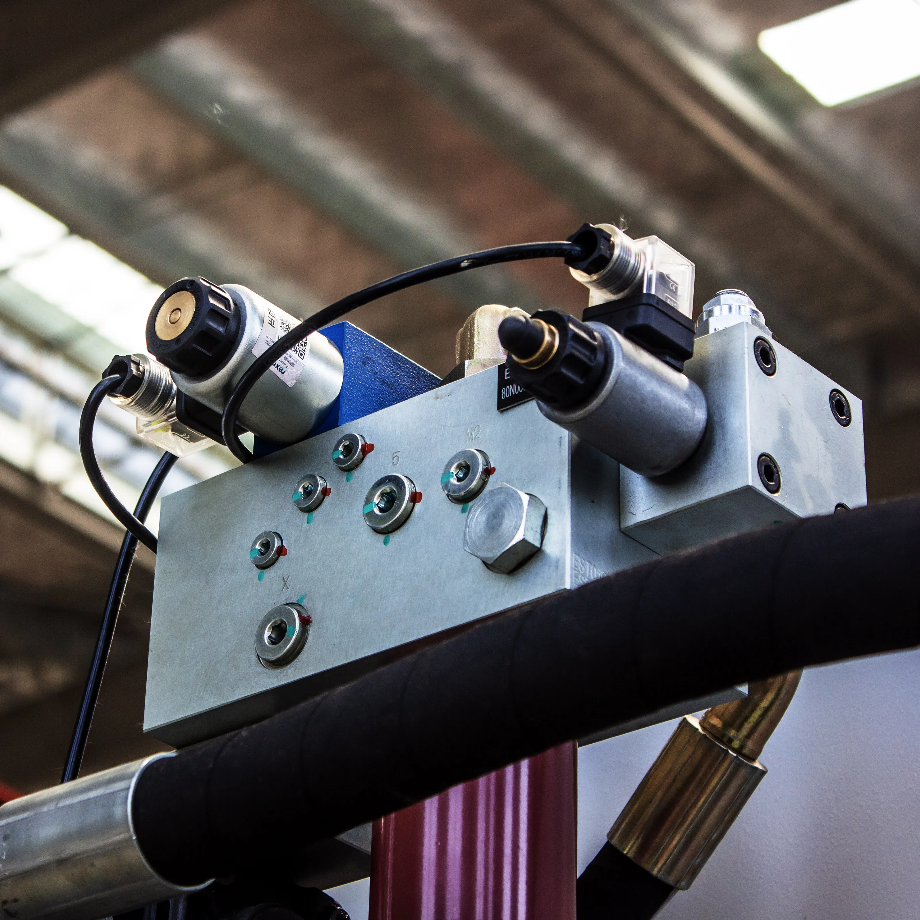 Factory Direct Sale 140T3200 Hydraulic 4+1 Axis Press Brake Machine with CNC Control System Bending Machine Provided Spare Parts