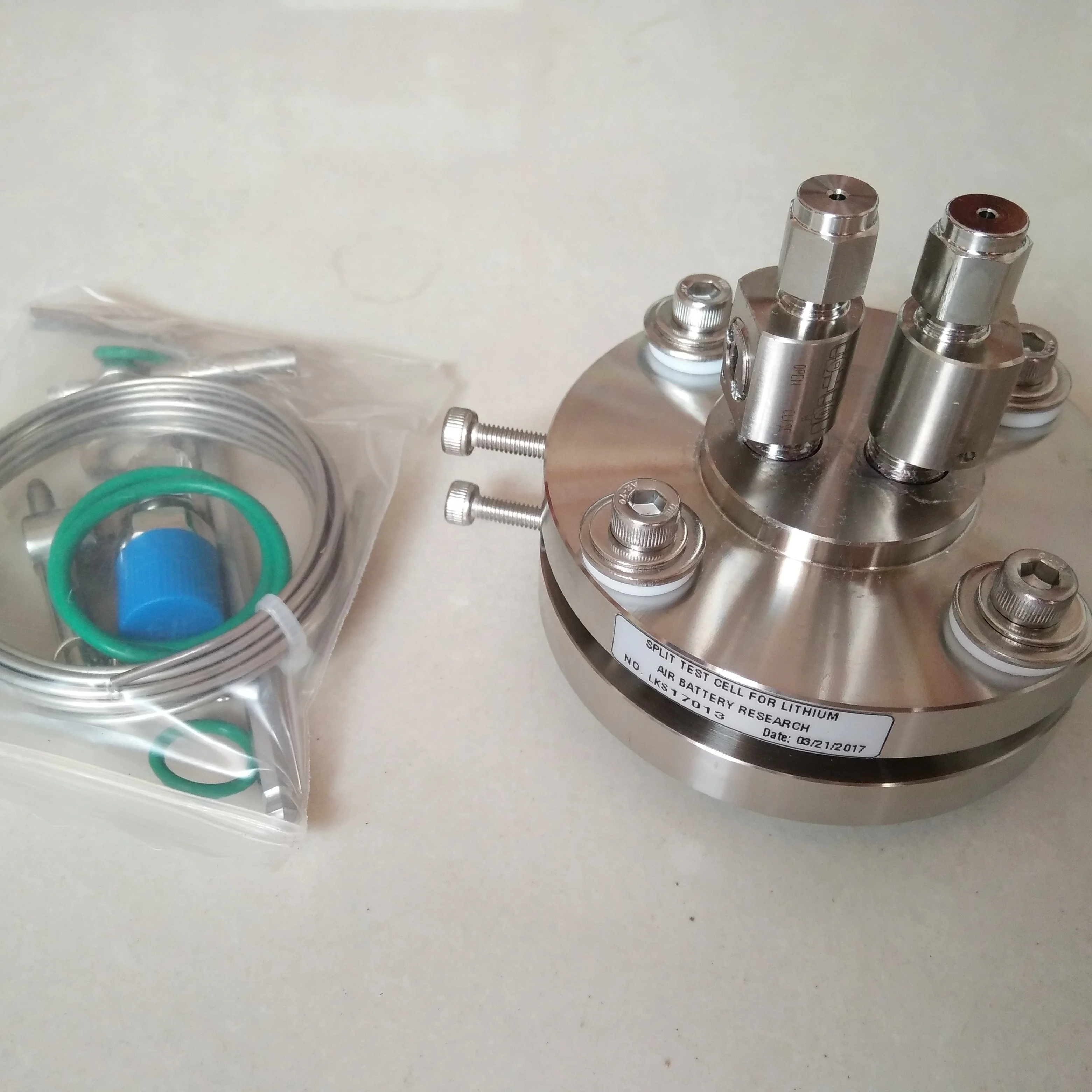 Detachable battery kit split test cell for lithium air batteries zinc air batteries lab research