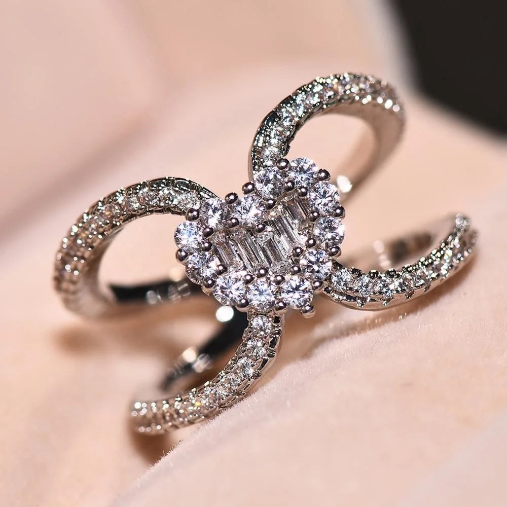 
Fashion Platinum White Diamond Heart-shaped Inlaid Zircon Ring 