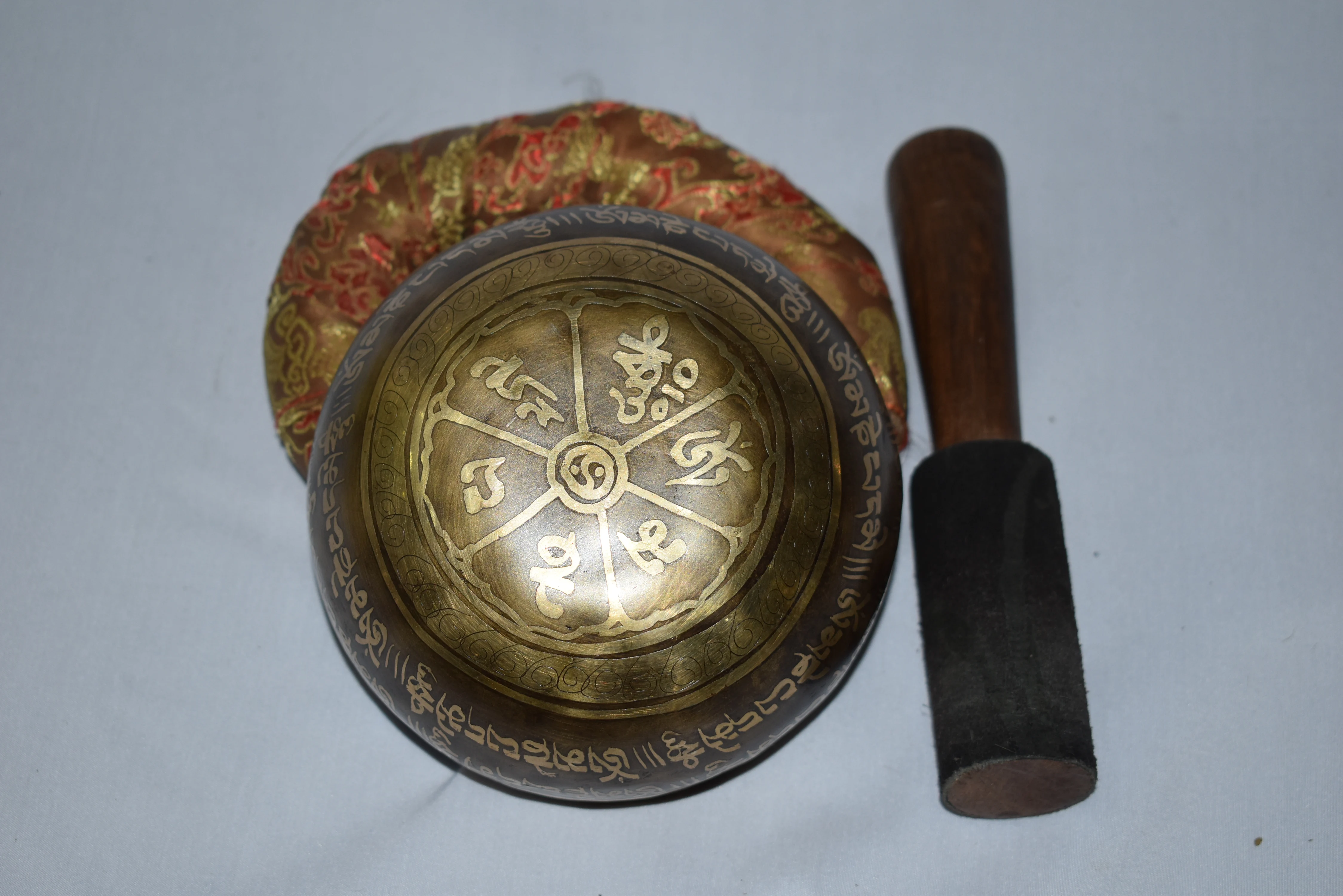 Metal Hand Made Singing Bowls with Carving/hand Made Singing Bowls in Nepal/meditation Singing Bowls Meditation Assorted 50kg NP