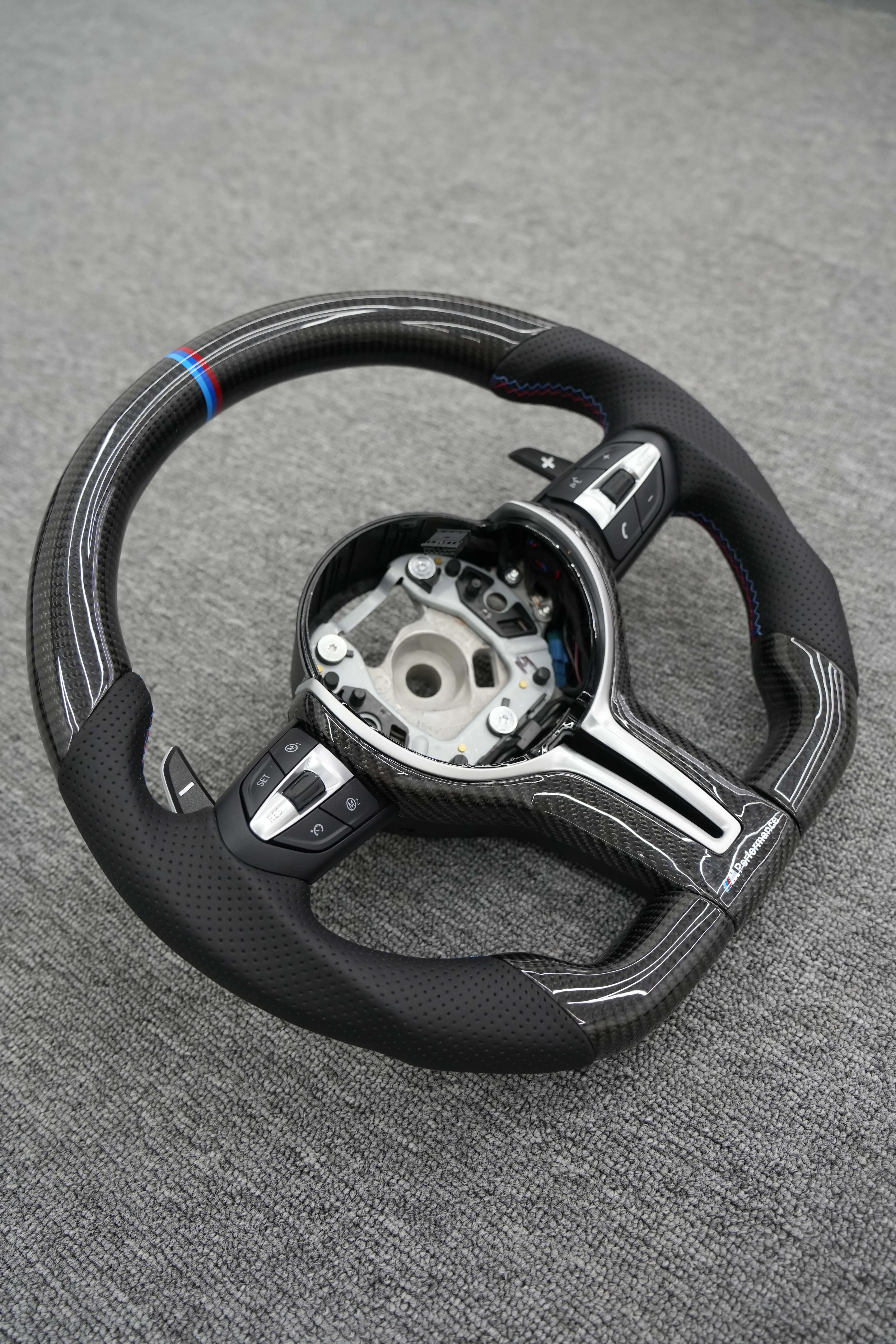Углеродное Рулевое колесо для BMW M2 M3 M4 M5 M6 F10 F20 F22 F30 F32 F36 F06 F07 E70 F15 F16