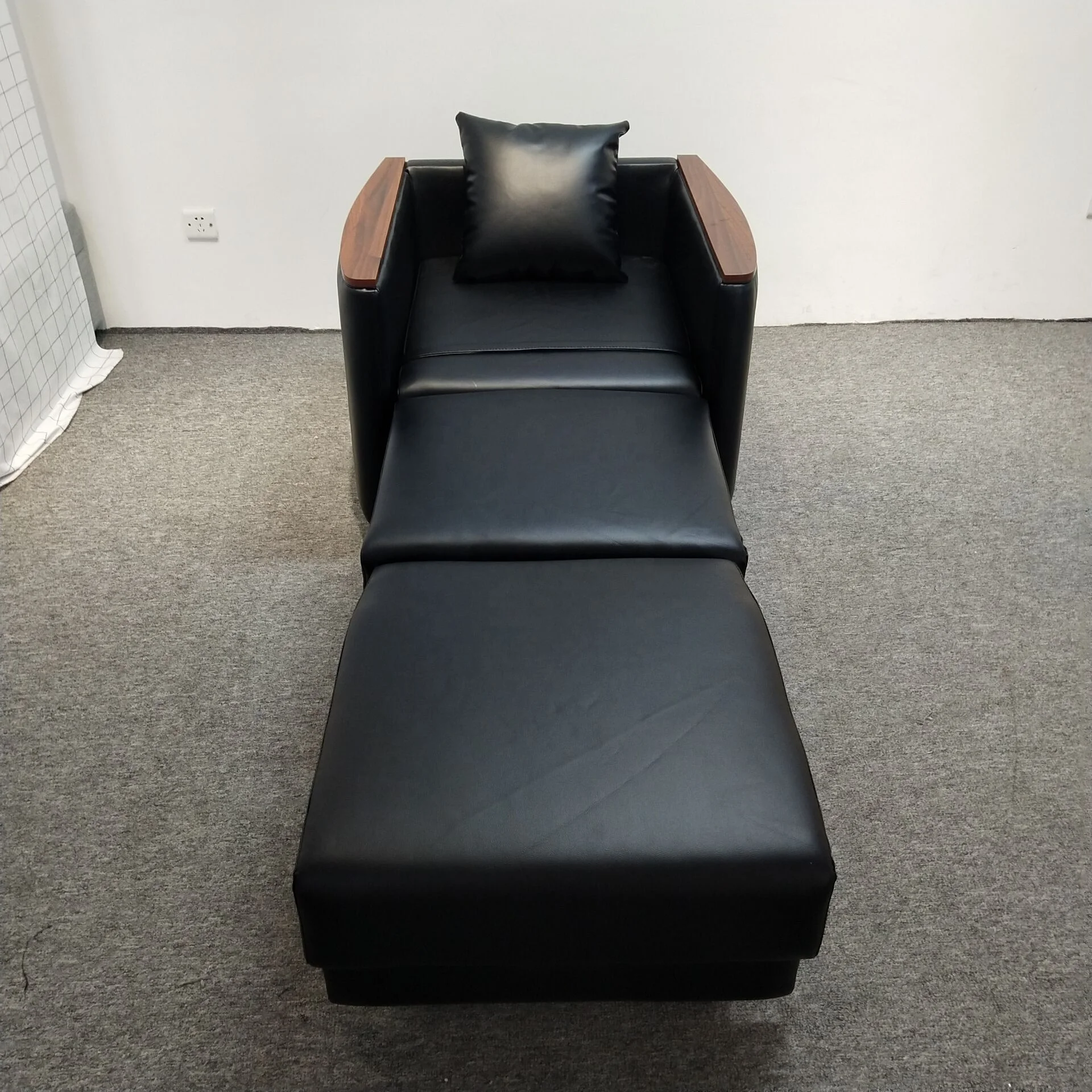 Modern customize sleeper couch recliner single sofa bed