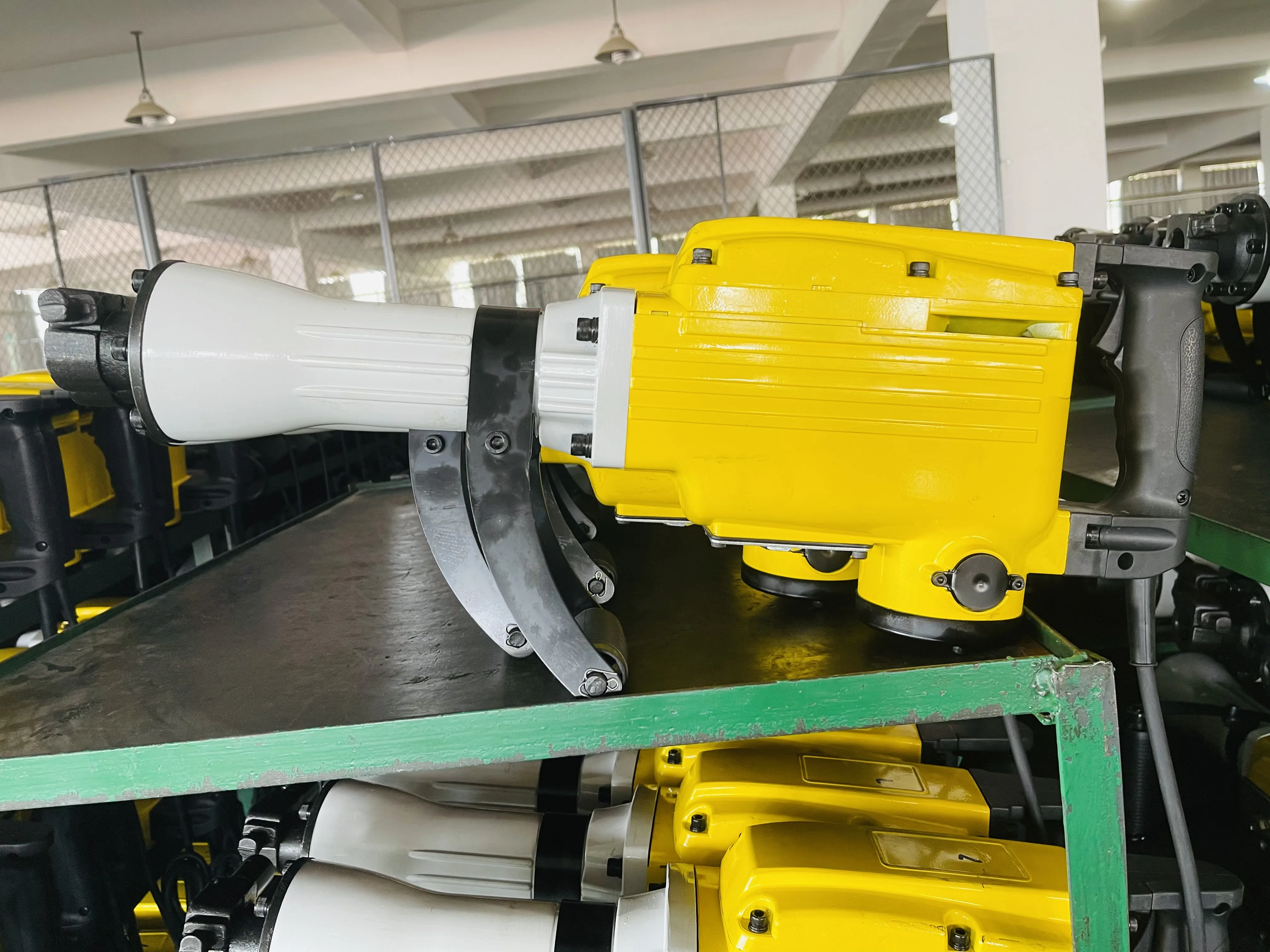 
AOLI Hot sale 65A Hand Electric Demolition Breaker hammer 1500W high quality breaker prices concrete breaker 