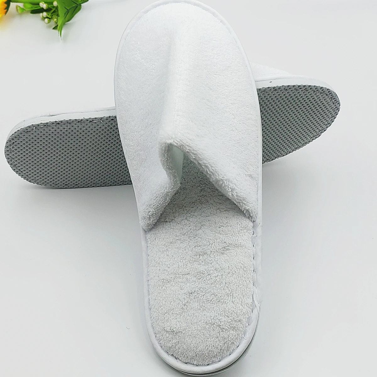 Hot Sale Cheap Hotel Slippers Coral Fleece Washable Reusable House Slippers Unisex for Hotel Bedroom