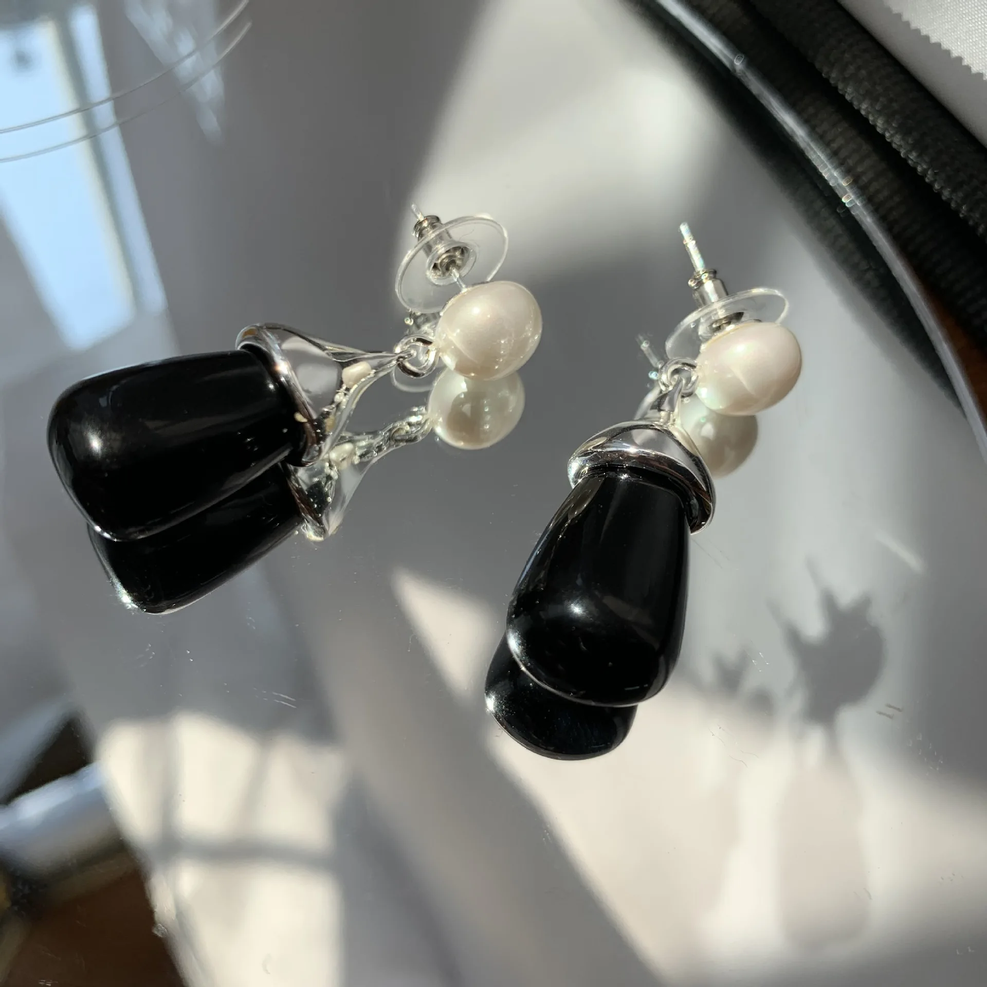 Fashion simple pearl pendant earrings black onyx French retro temperament water drop elegant earrings for women