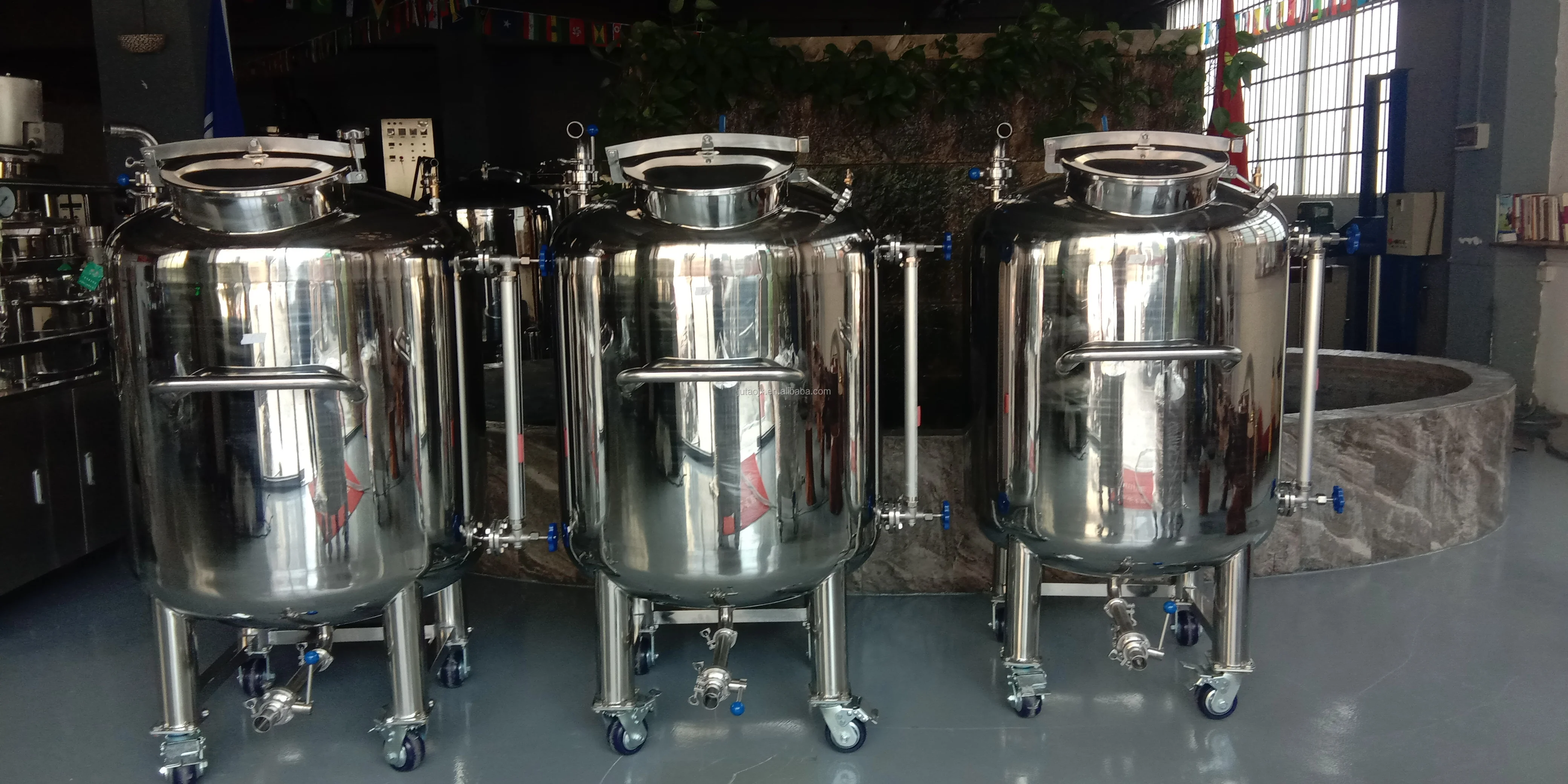 Low Price movable Stainless Steel Fuel Water Storage Tank 30L 50L 100L 200L 300L 400L 500L 1000L