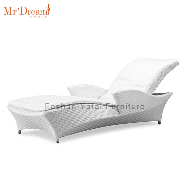 Wholesale modern rattan wicker swimming pool rattan outdoor chaise lounge chair set for patio and villa