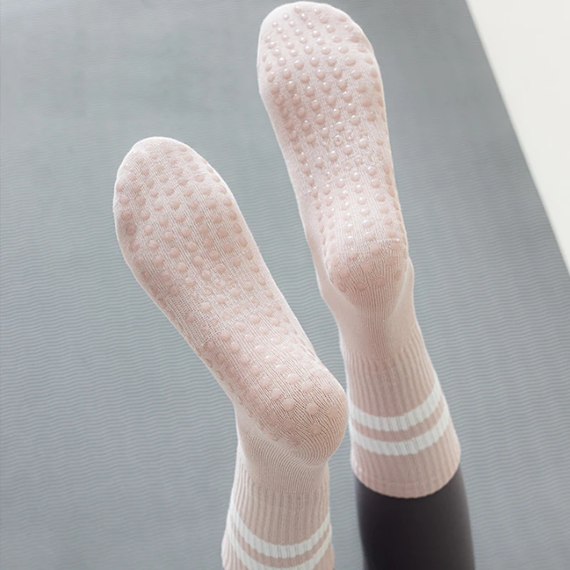 Youyan Crew Silicone Grip Sport Socks Custom Logo Fitness Premium Yoga Socks Anti-Slip Wholesale Cotton Sport Socks For Women