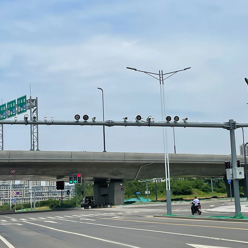 Factory Wholesale Galvanized Multifunction Pole Traffic Light Pole Cross Arm Street Poles