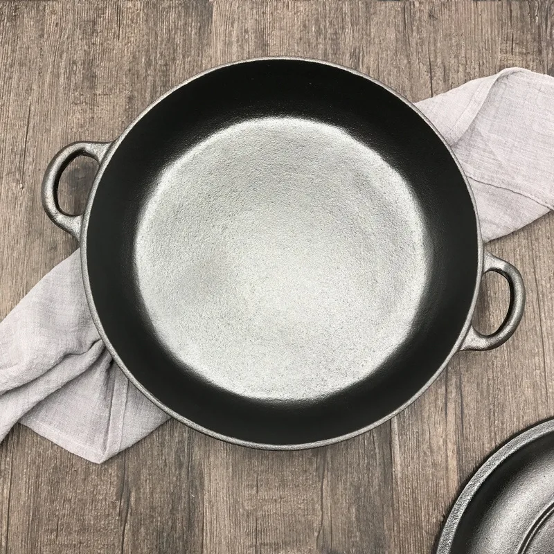 Чугунная кастрюля тушить с крышкой