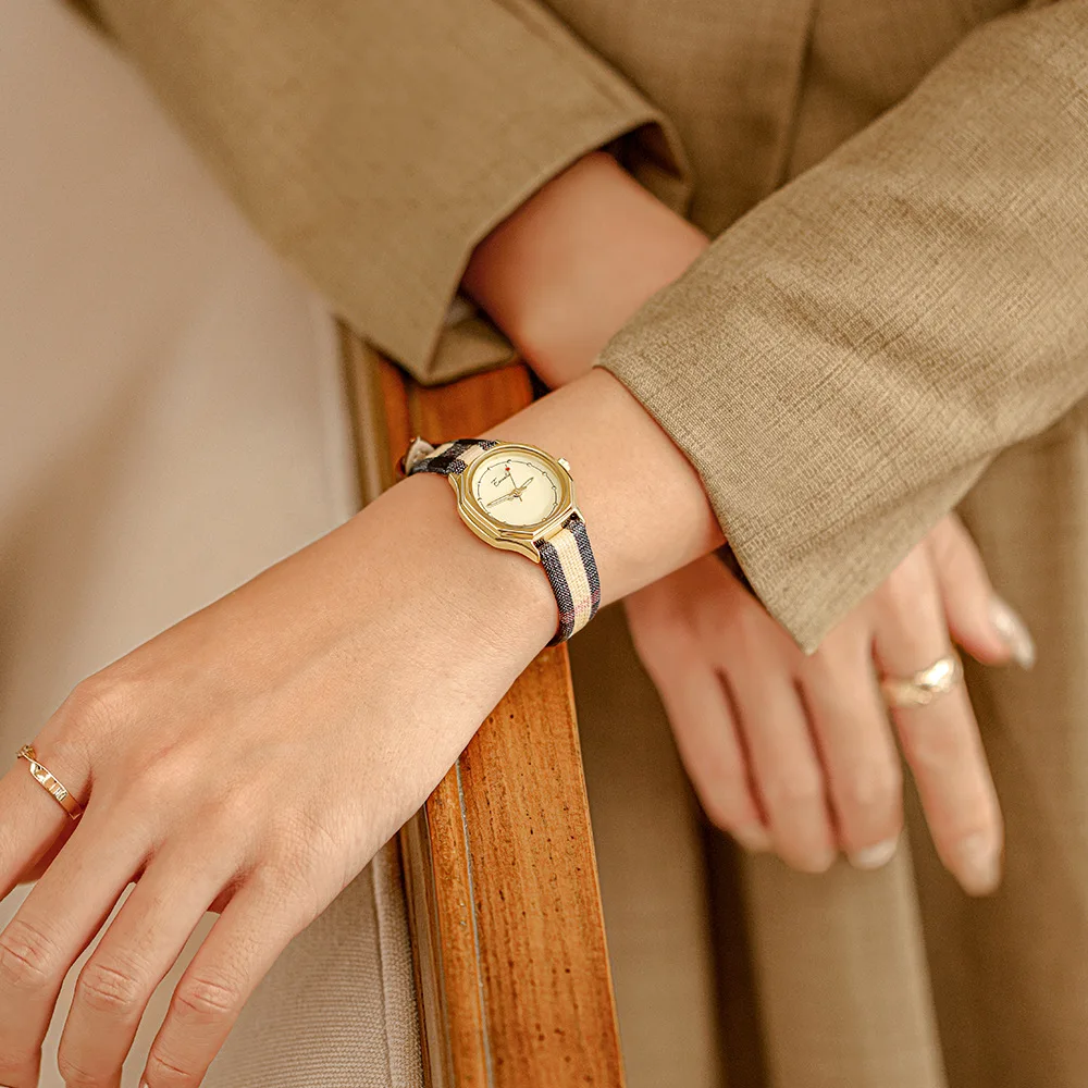 Newest Brand Luxury Waterproof Watch Elegant Diamond  Ladies WristWatch  Art Classical Leather Women Watch Mira a las mujeres