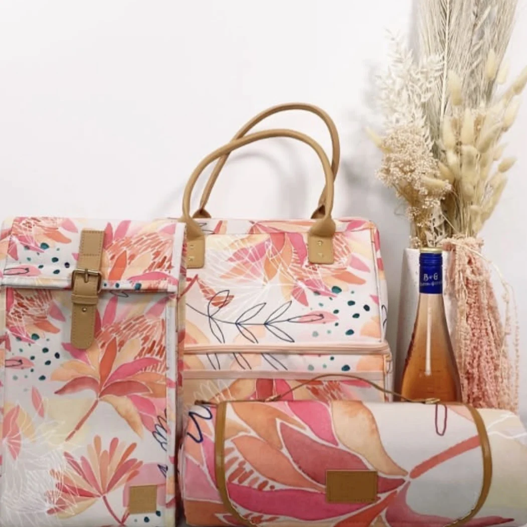 Fast Delivery Outdoor Beach Mat Sand Proof Blanket Wholesale Oxford Fabric Picnic Blanket Waterproof Camping Mat