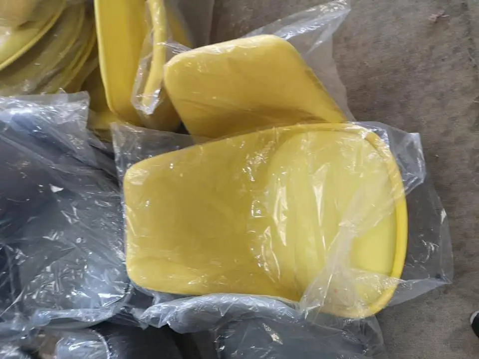 High Quality Plastic Chairs for Dining Room or Restaurant with PU Cushion