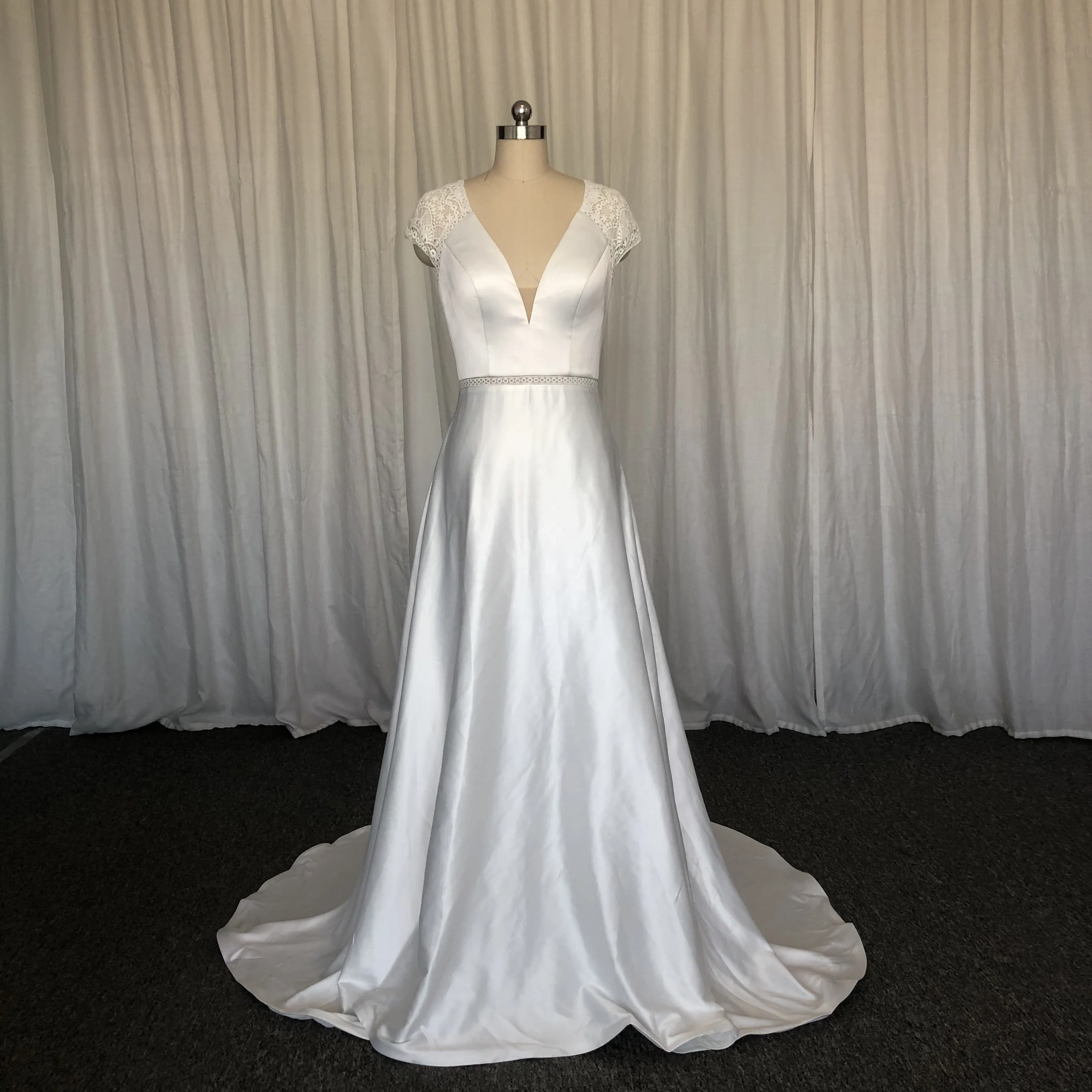 Feishiluo Wholesale  Romantic V-Neck  wedding dress A-line  Simple Ivory Bridal dress  for women  Custom Made