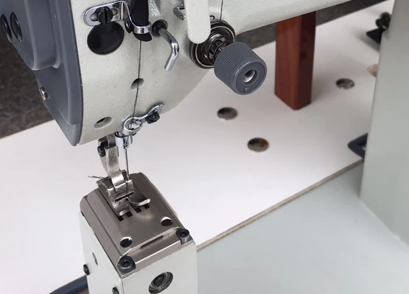 Post Bed Zigzag Leather Sewing Machine Shoe Stitching Sewing Equipment Clothing Herringbone Decorative Sewing Machine RN-1630