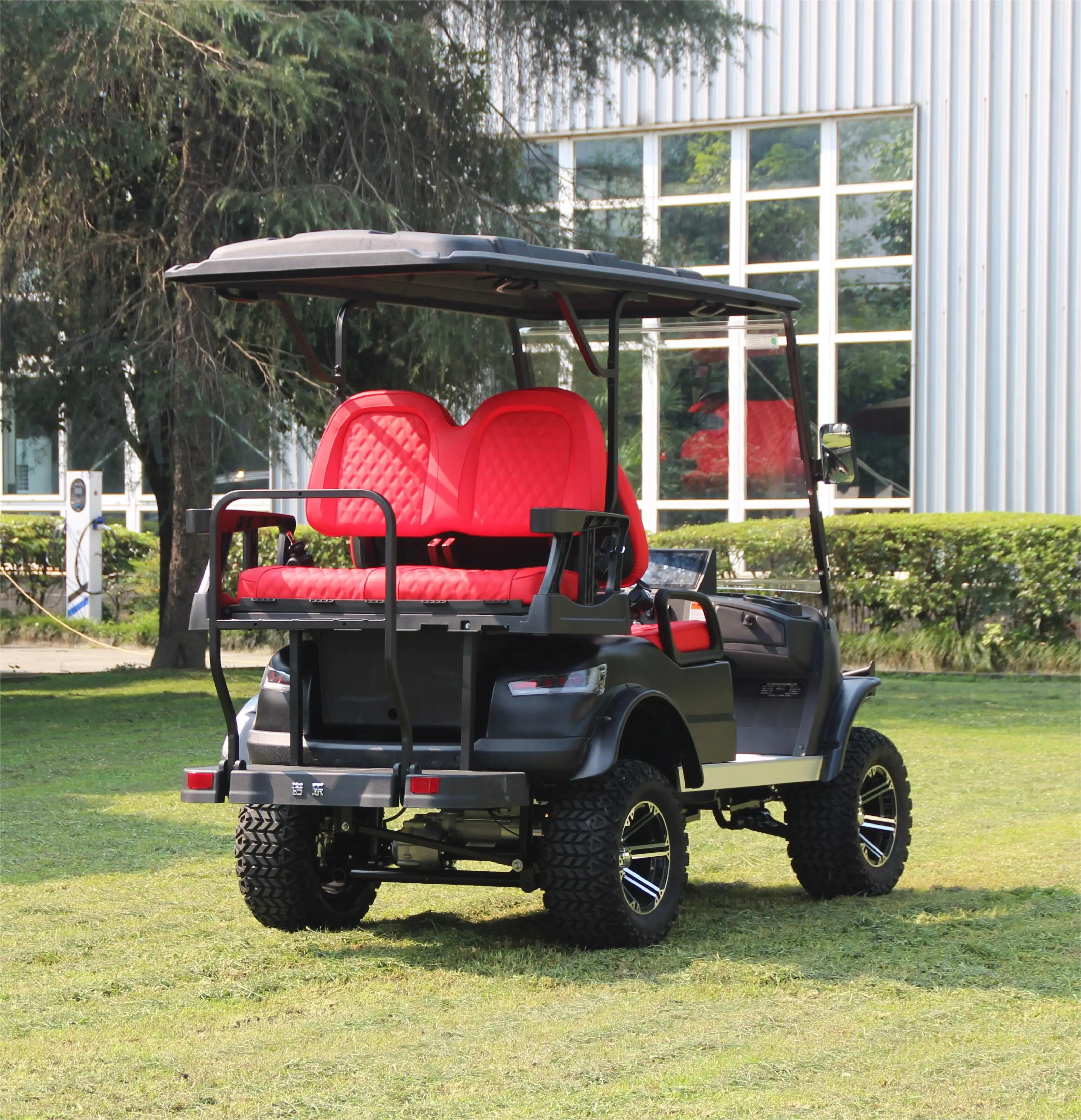 Lifted Electric Power Operated Golf Cart 4 Passenger Cheap Chinese Hunting Golf Carts with Luxury Seats