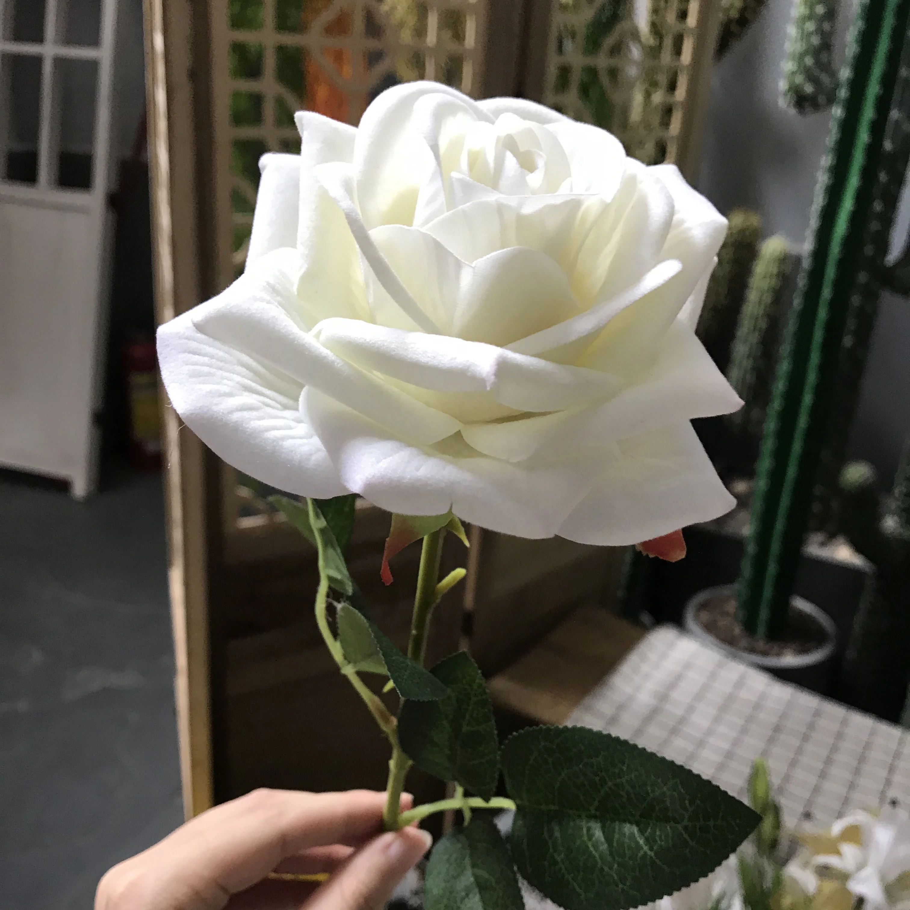 QiHao Wholesale Single Stem Nylon Flowers Artificial Flannel Velvet Rose Flower for Wedding Decoration