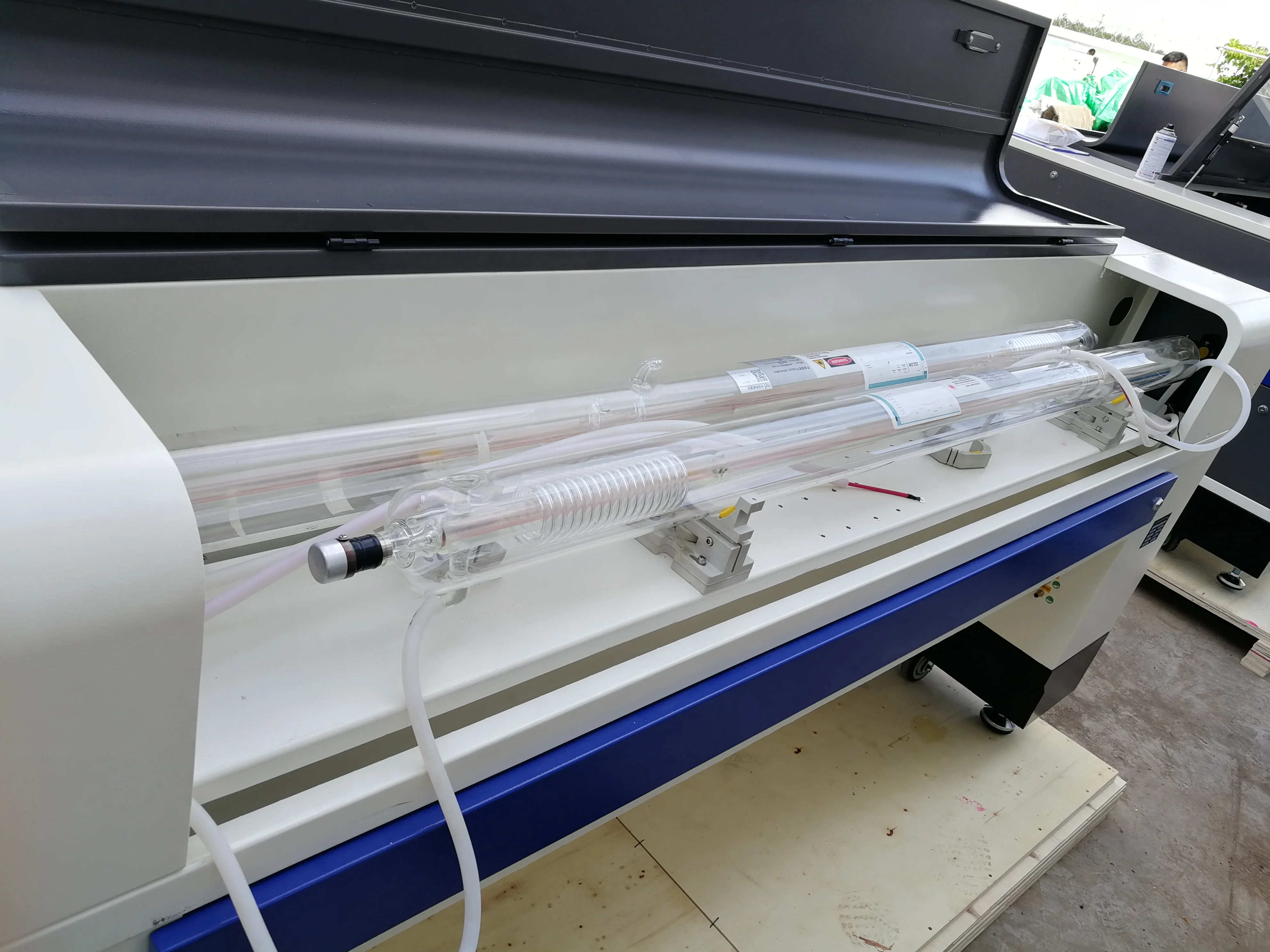 LC1610N Double Laser Head CO2 Wood Acrylic Laser Cutter and Engraving Machine 1600*1000mm for Sell