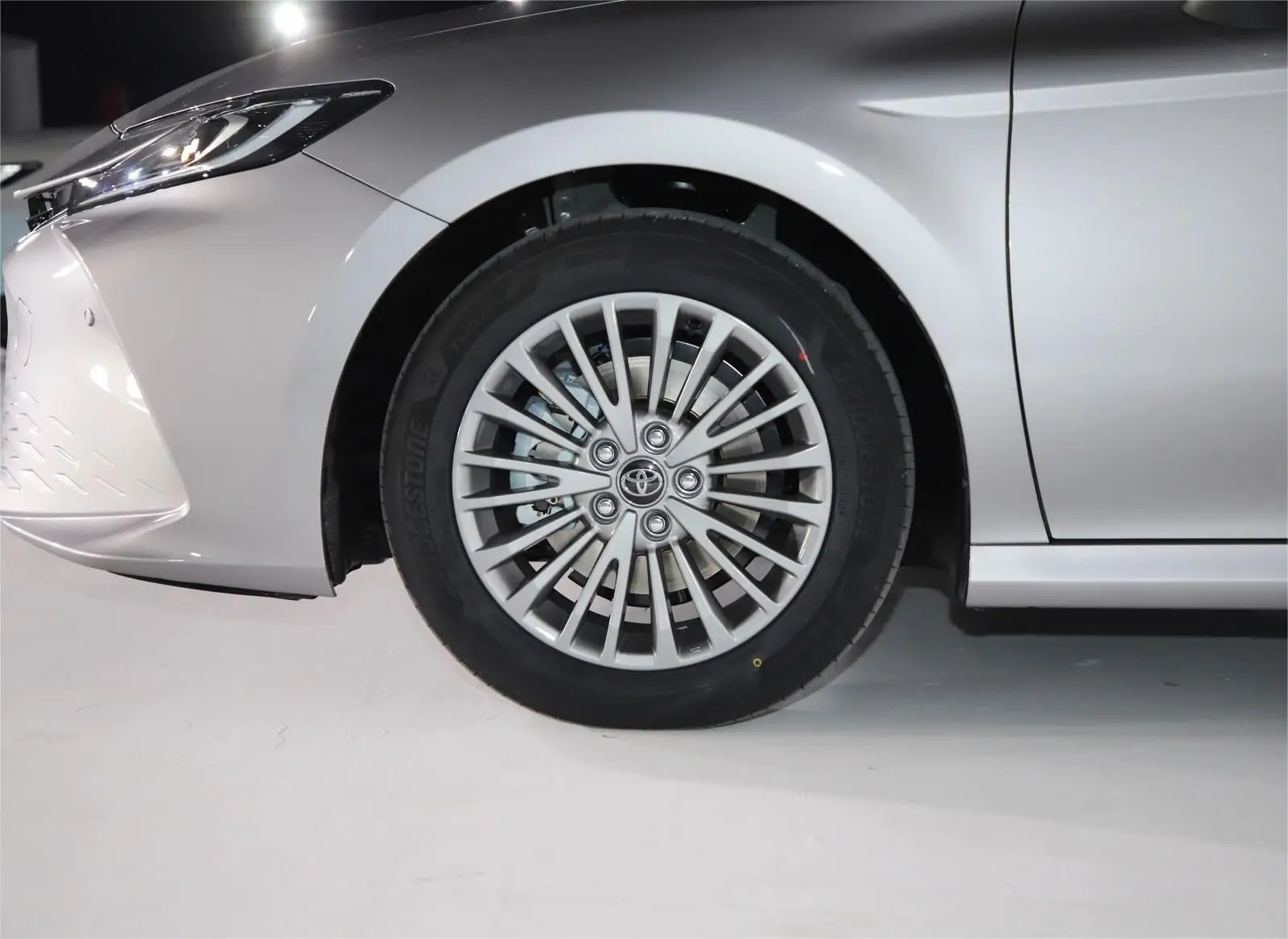 2023 Toyota Cars New  Camry 2015 5 Seats Cars Used Toyota Phev Hybrid Car Wholesale In China Cheap Price