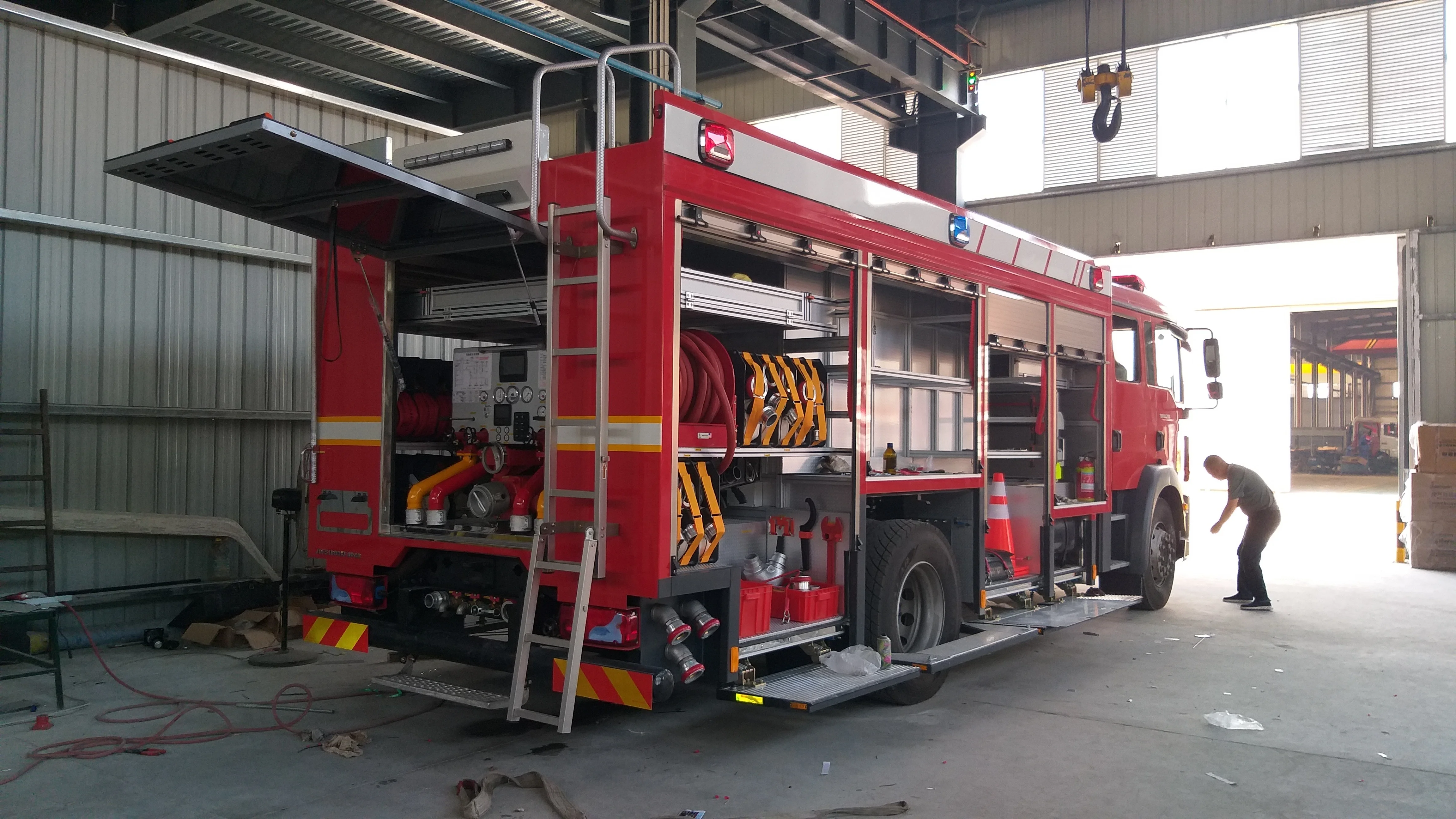 Пожарная машина MAN CAFS из Германии по заводской