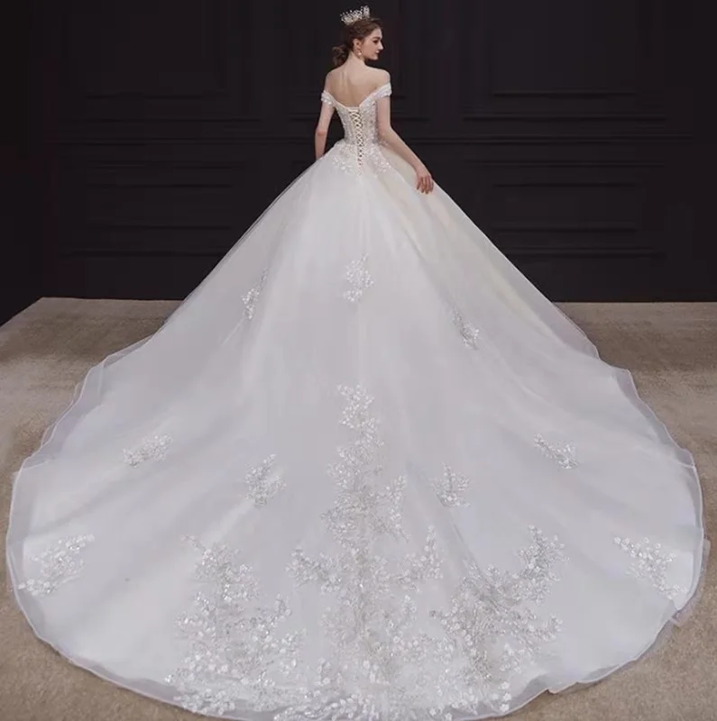 French light luxury long tail wedding dress with low neckline one shoulder with Flowers aesthetic wedding dress