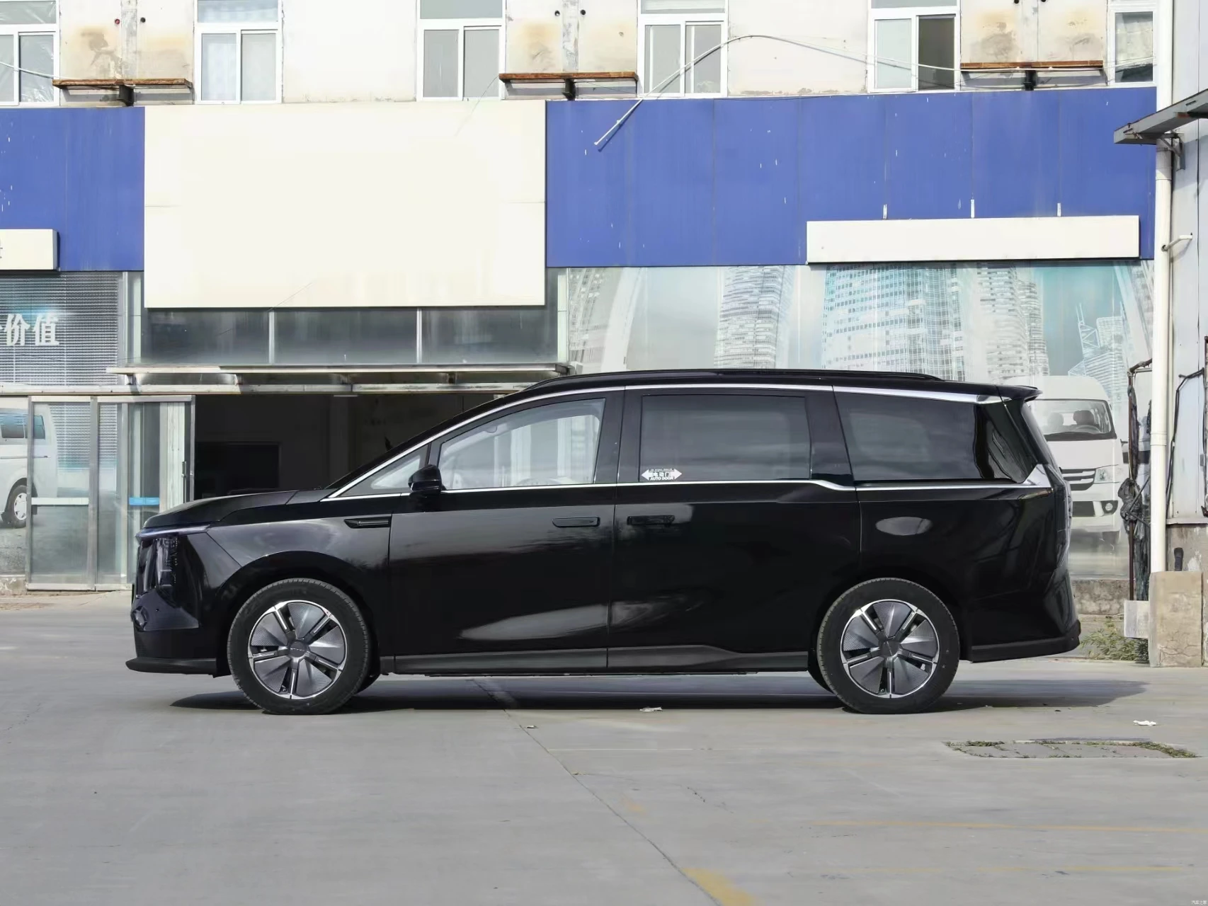 2024 Cheapest Ev Car MAXUS Mifa 7 Electric Car Adult Fast Charge CLTC 605Km New MPV Electric Car Used Portable Batter