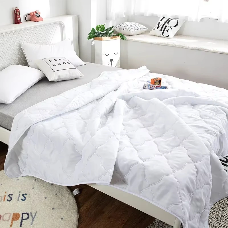 White Thin Quilt Solid Color Lightweight Washable, Throw Blanket for Summer, Nap and Travel Breathable Air Conditioner Quilts