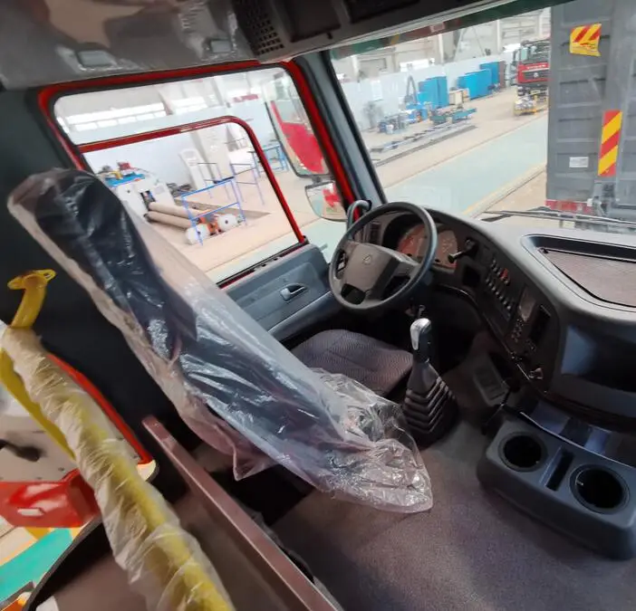  SINOTRUK SINOTRUCK HOWO 4X2 6X4 8X4 пенопластовый резервуар для воды пожарная машина