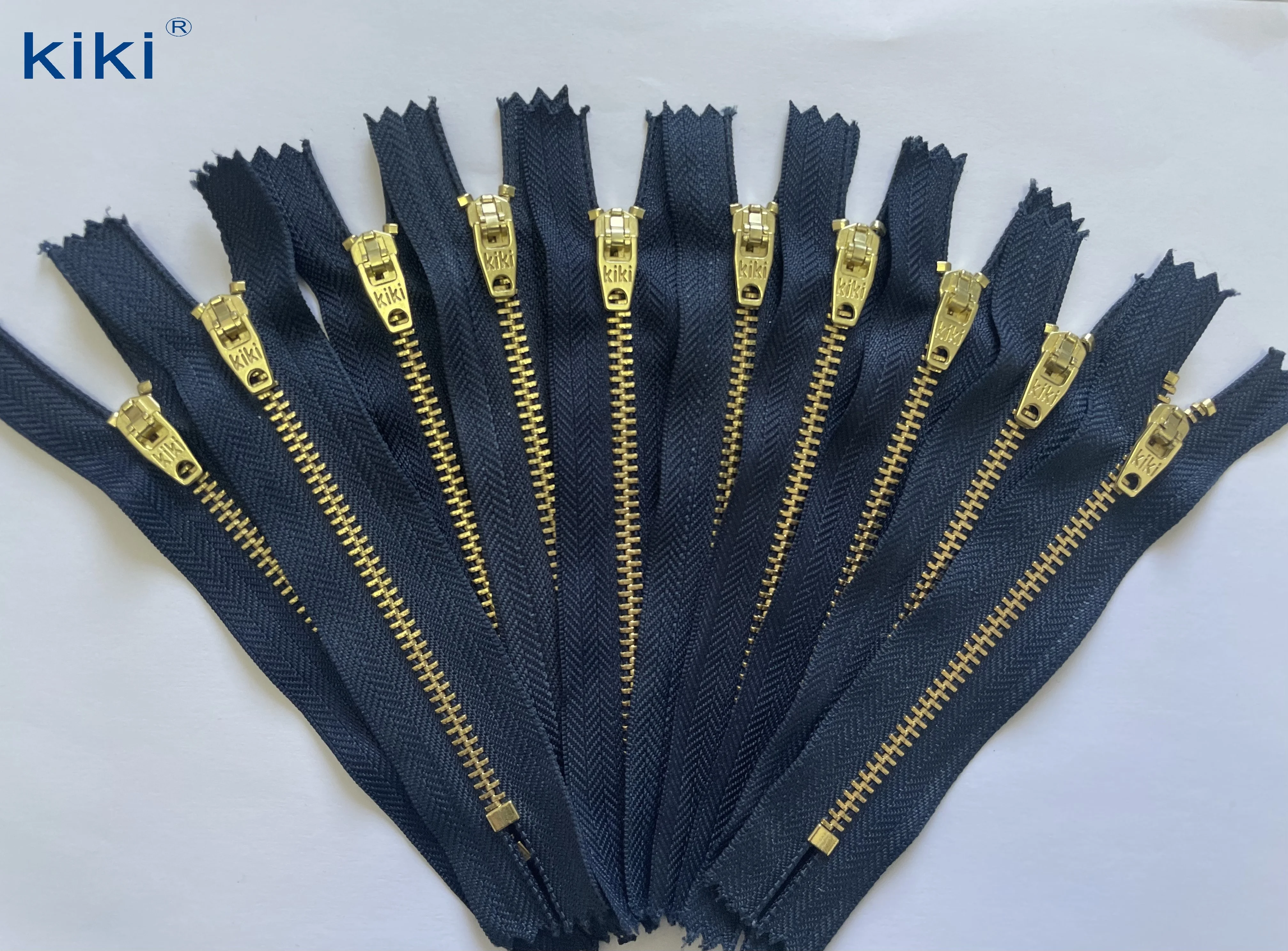 KYY High Quality Factory Price 4.5Yg  4Yg Antique Brass Silver Metal Zipper for Jeans Garment Accessories