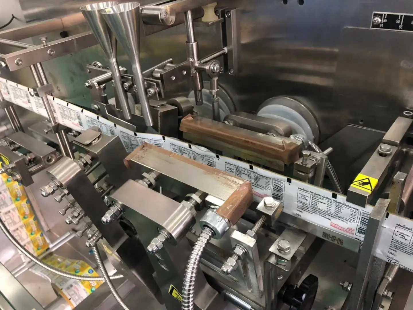 Automatic honey jam stick pack packing machine Card Type sachet liquid yogurt sauce blister packaging machine