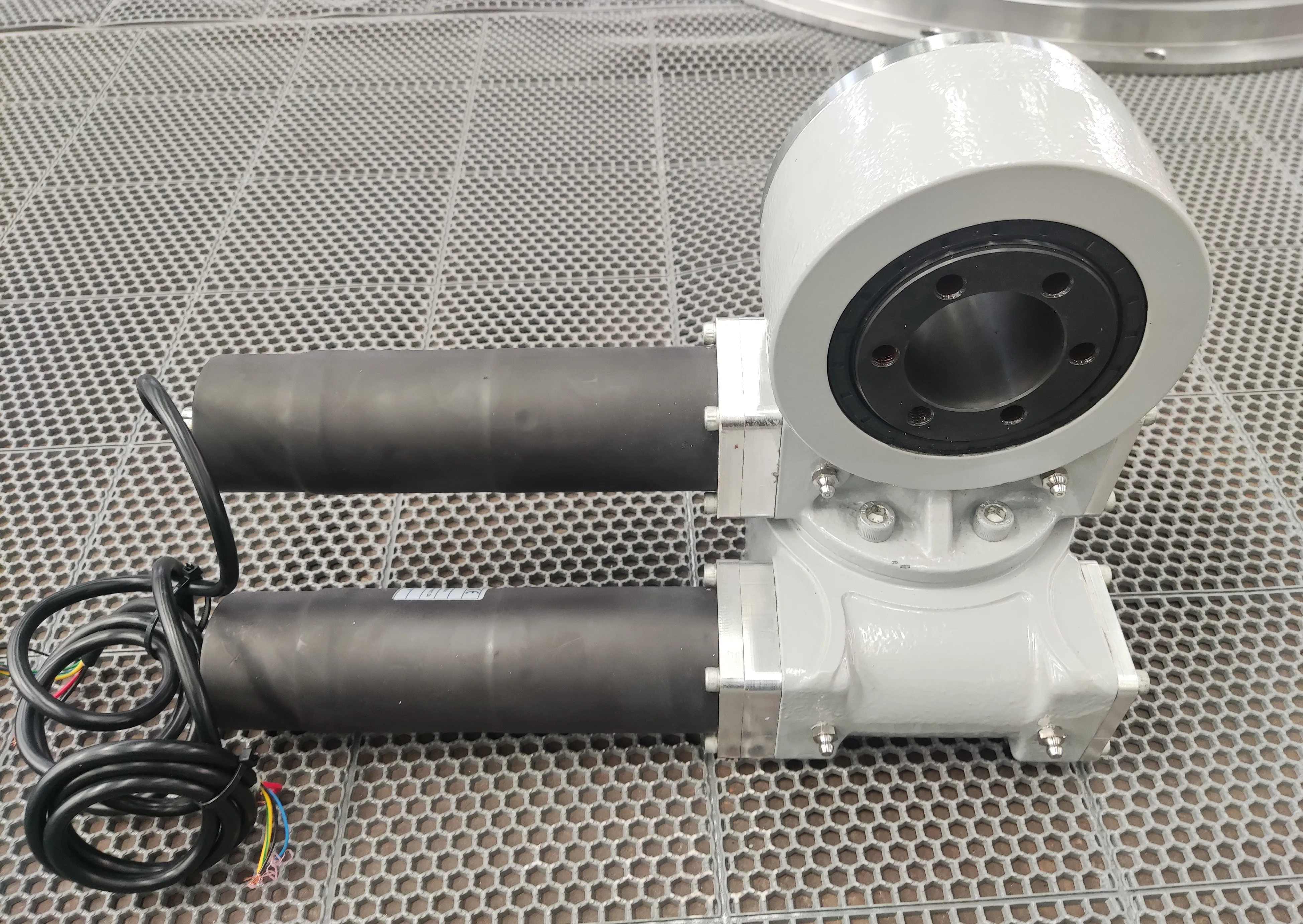 Slewing Drive for Single And Dual Axis Can Used for Wind Turbines And Solar Tracker