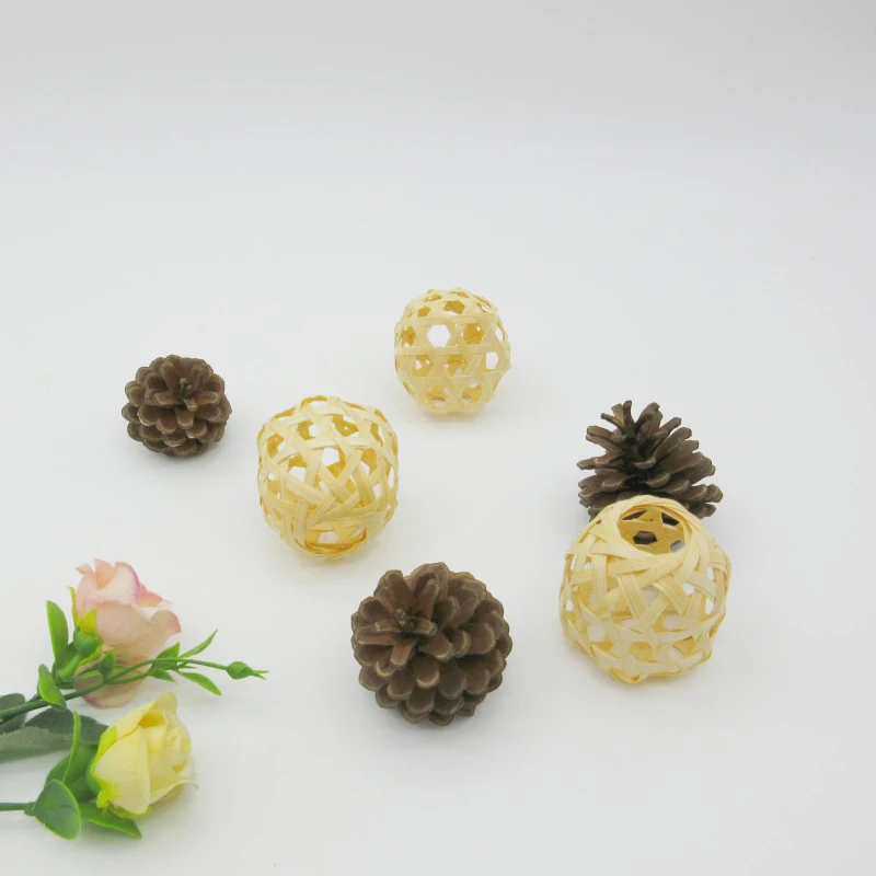 Hot Sell Home Decor Handmade Woven Lampshade Round Openwork,  Mini Bamboo rattan ball, Natural Bamboo Foraging Box