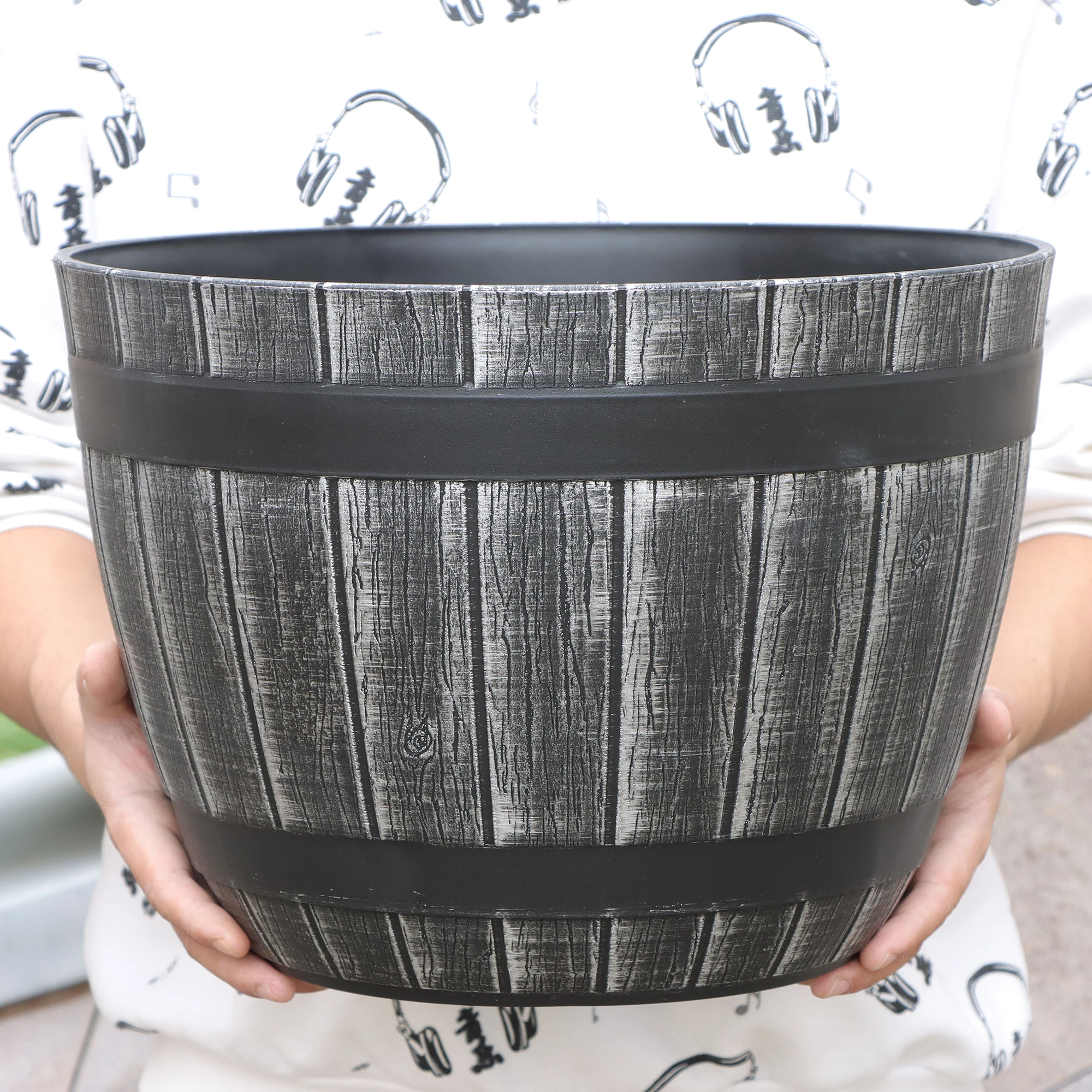 HUAZHIAI Factory Directly Supply Durable Whisky Barrel Wooden Style Planter Classical Black Plastic Plant Pots Home Desktop Use