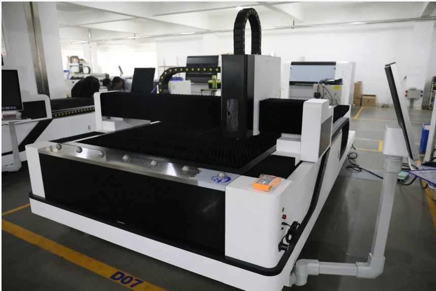 GWEIKE 1500w 3000w Economical  Series Laser Cutting Machine 1500W Price/CNC Fiber Laser Cutter Sheet Metal